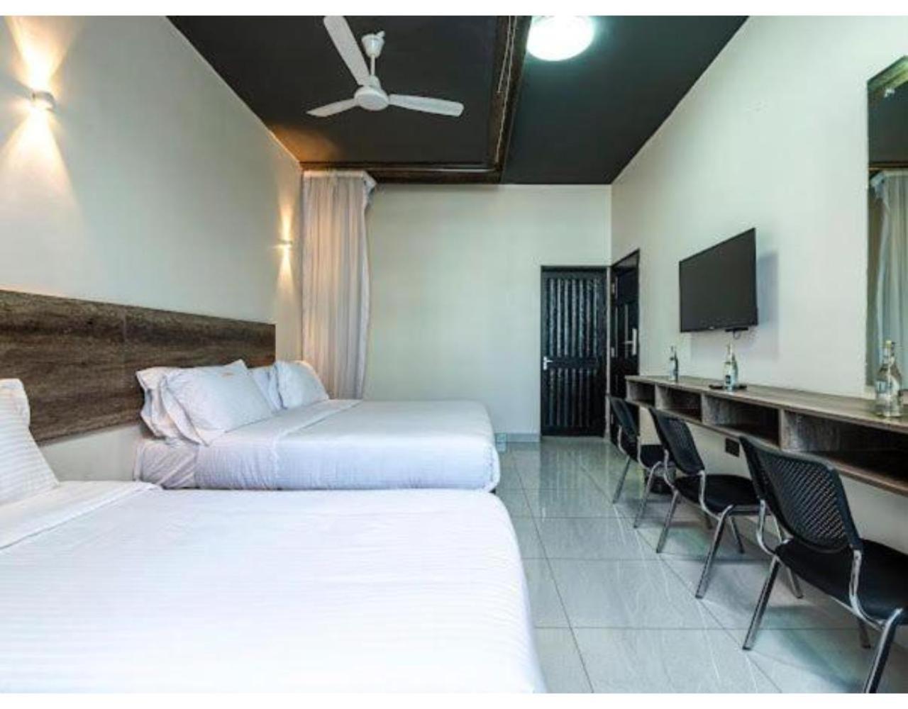Deluxe Quadruple Room - Photo 18