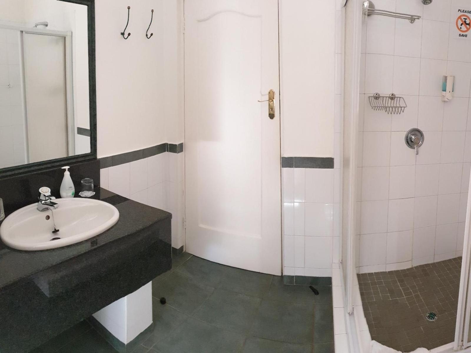 Classic King Room - Photo 4