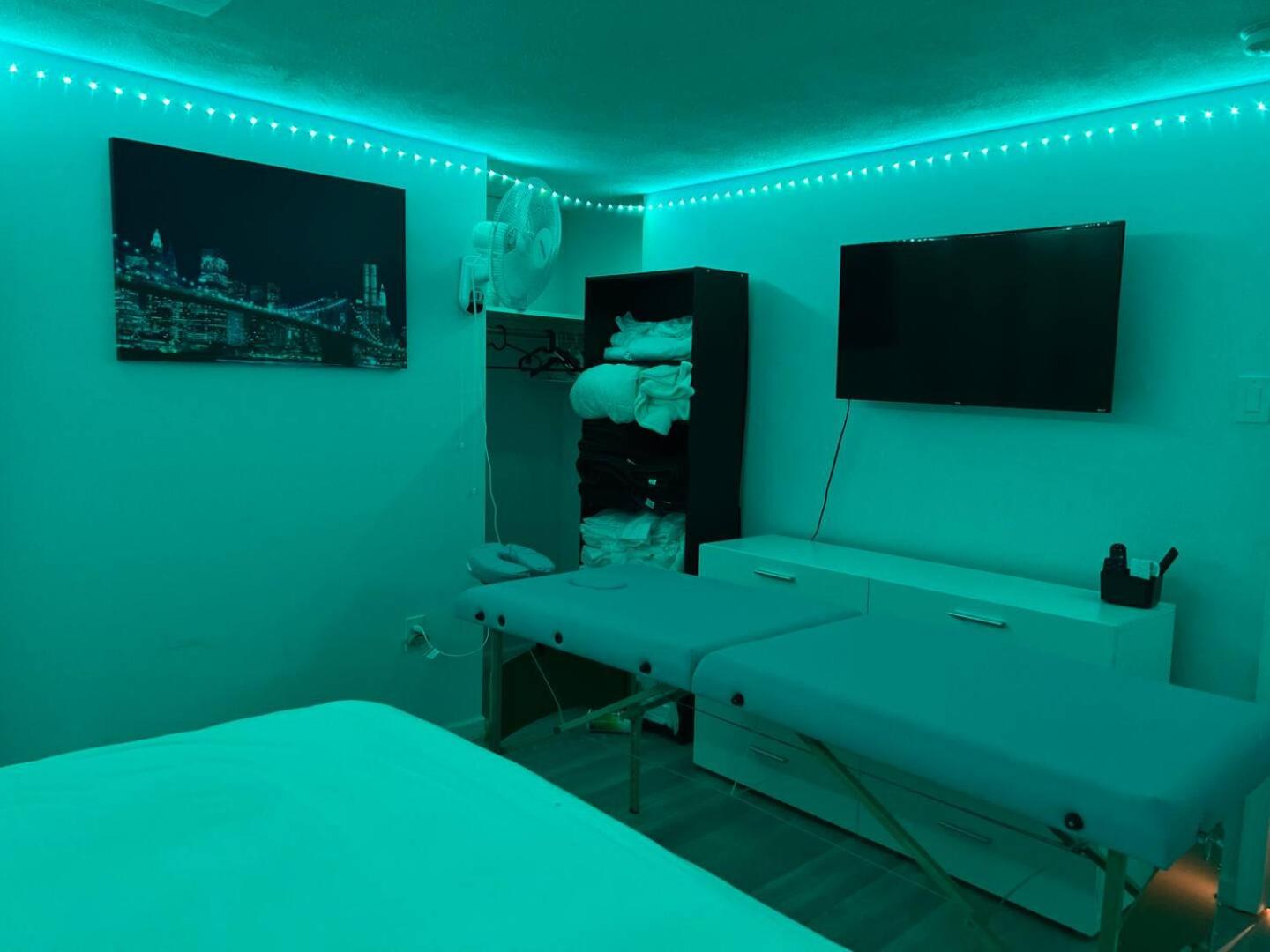 Studio Apartment With King Bed photo 3