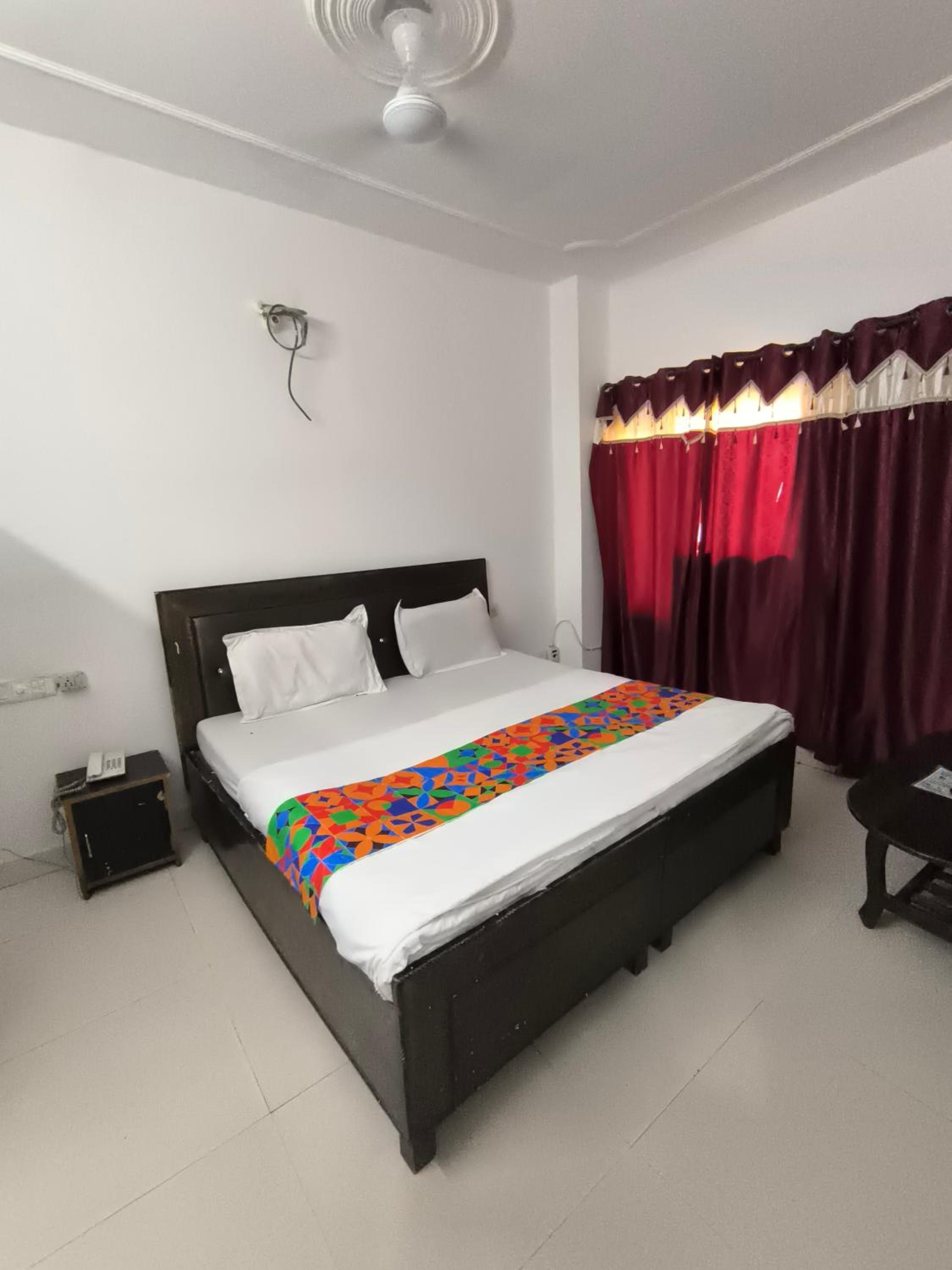 Standard Double Room with Fan - Photo 1