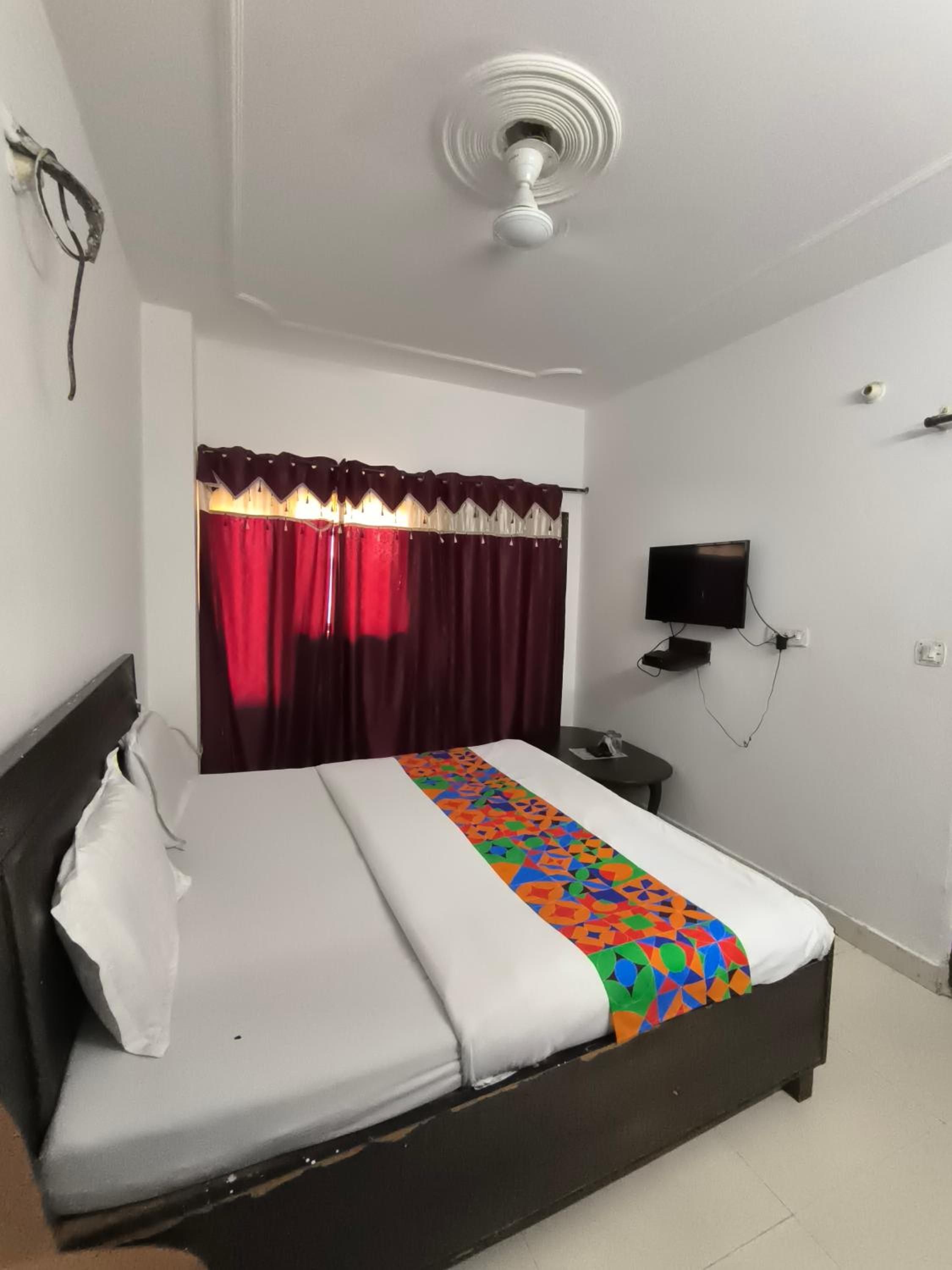 Standard Double Room with Fan - Photo 2