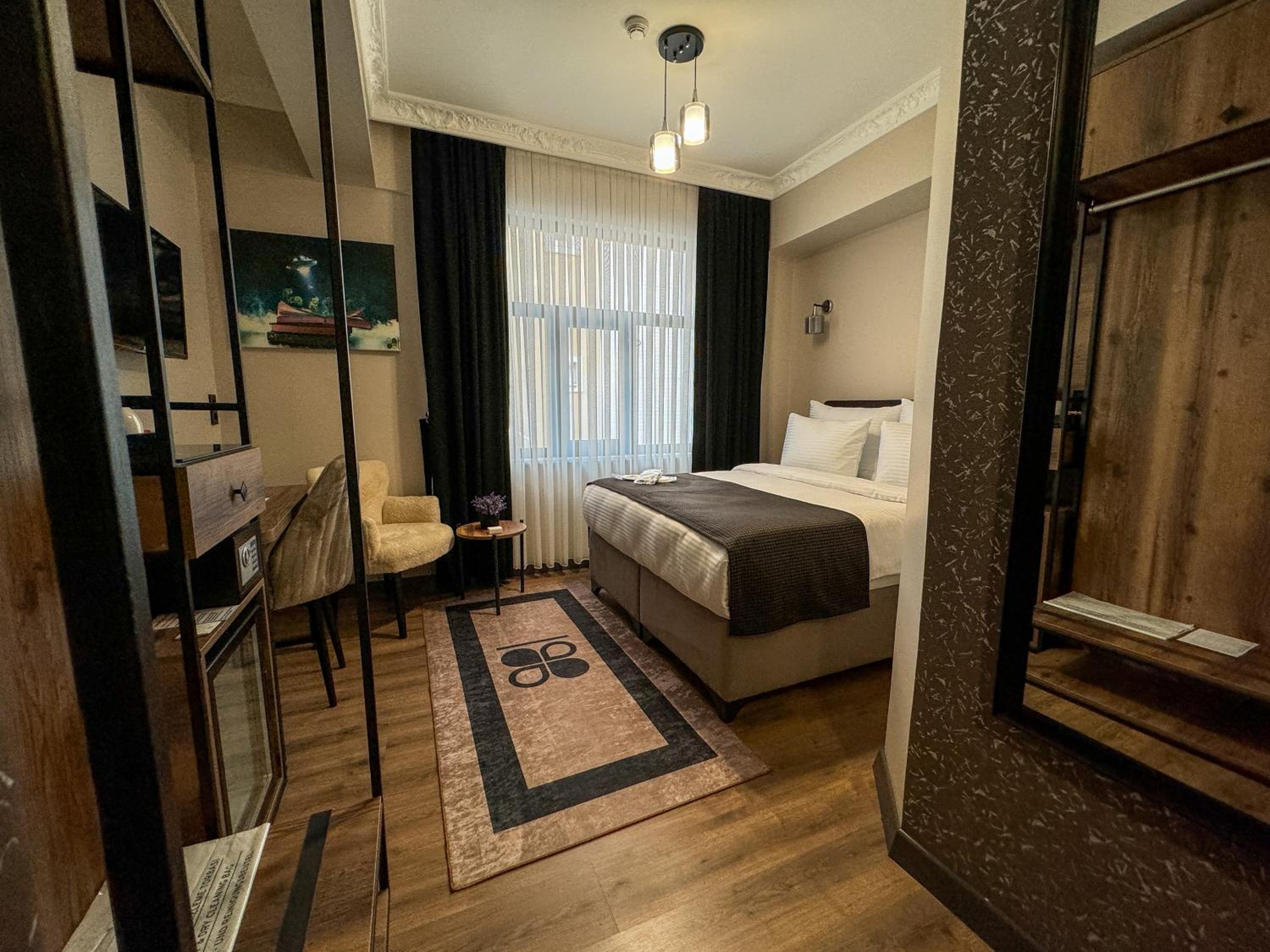 Double Room with Private Bathroom photo 1