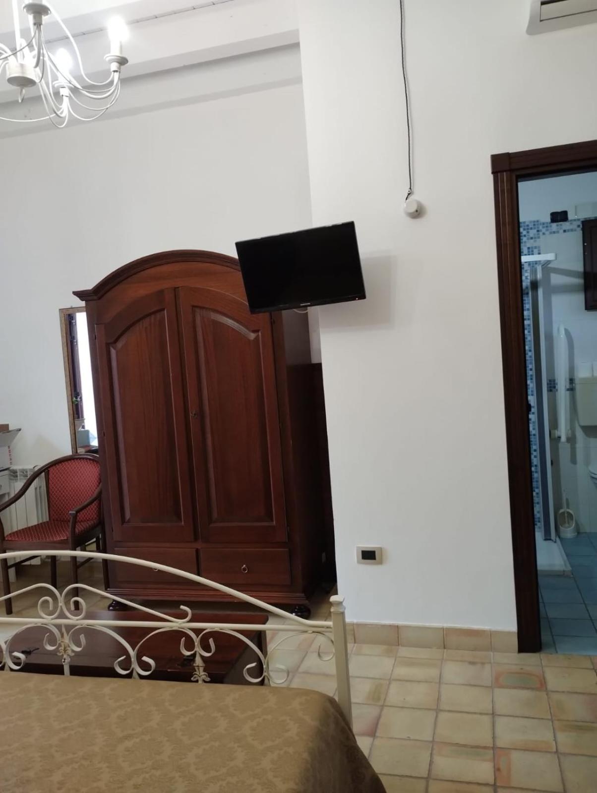 Quadruple Room - Disability Access photo 3