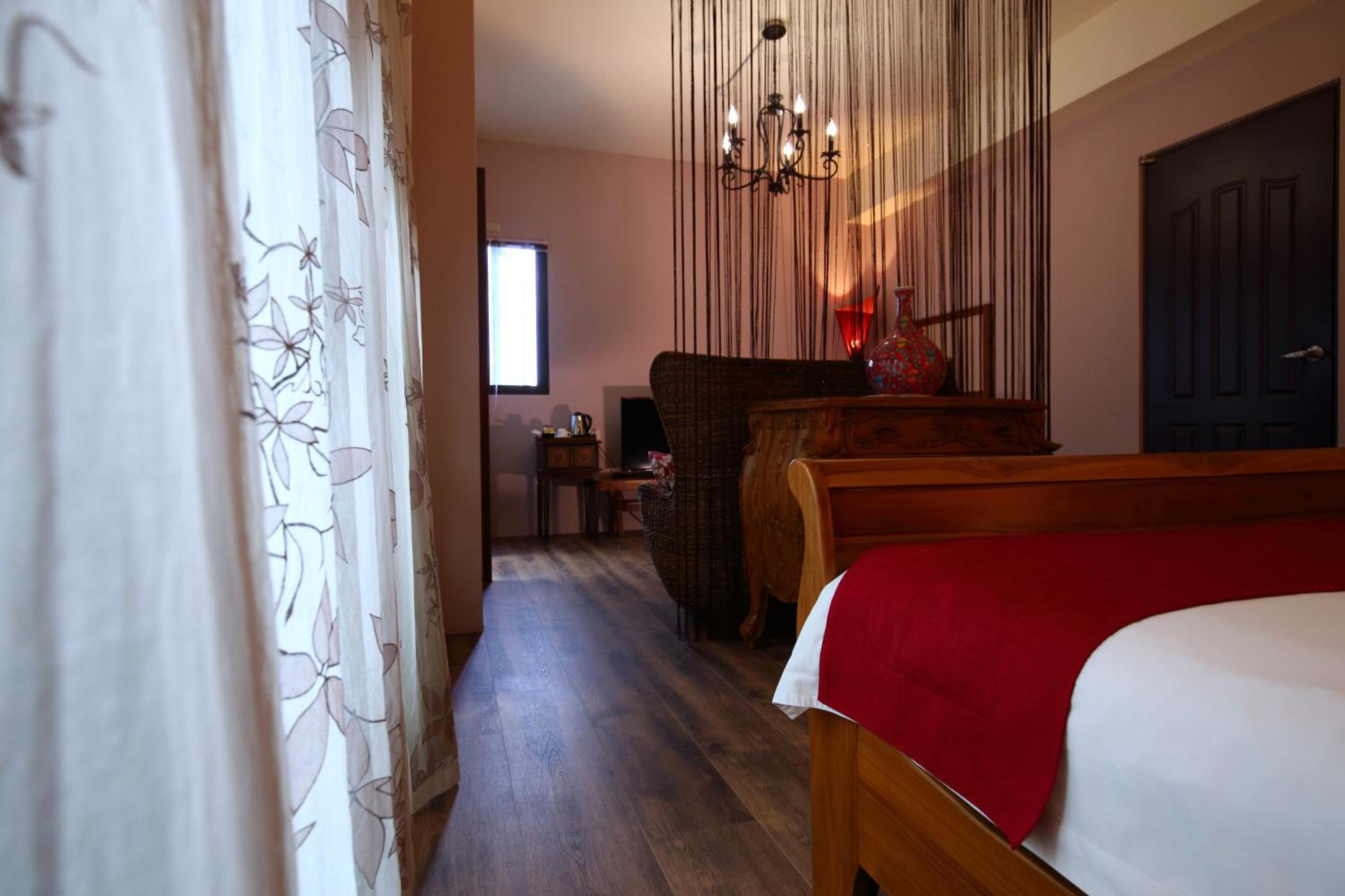 Queen Room with Balcony photo 1