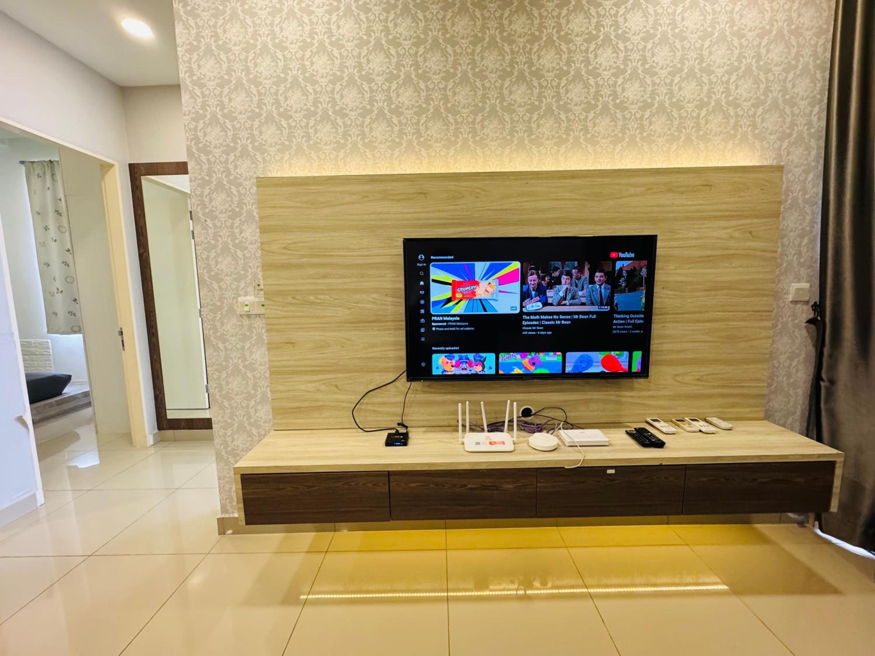 Three-Bedroom Premium Apartment with Balcony photo 2