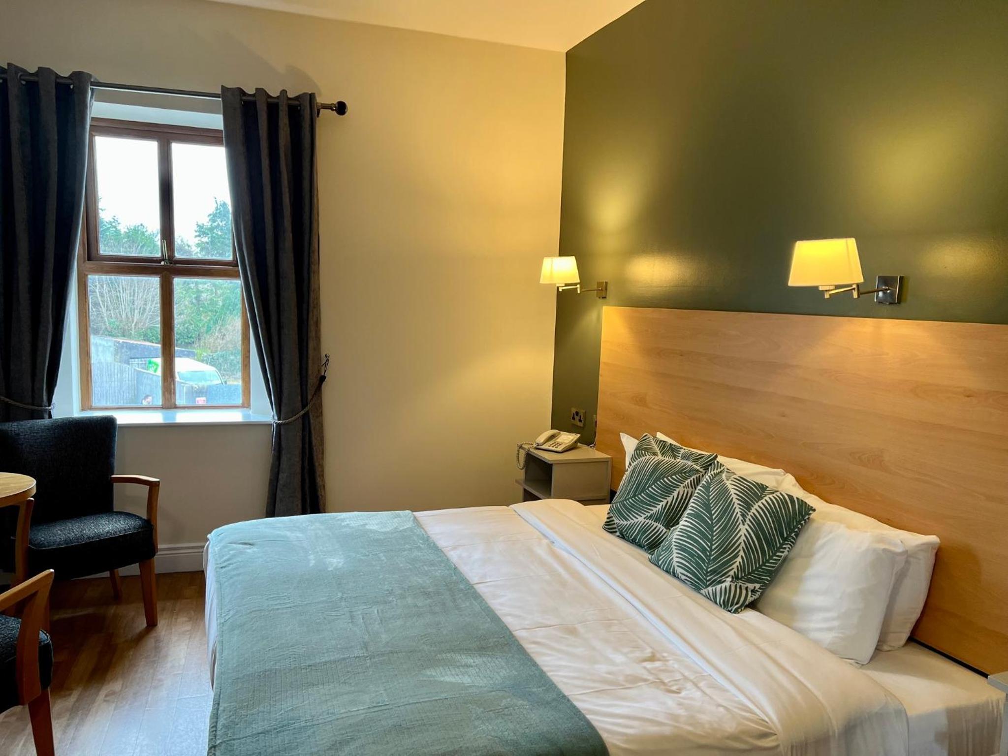 Large Double Room - Photo 1