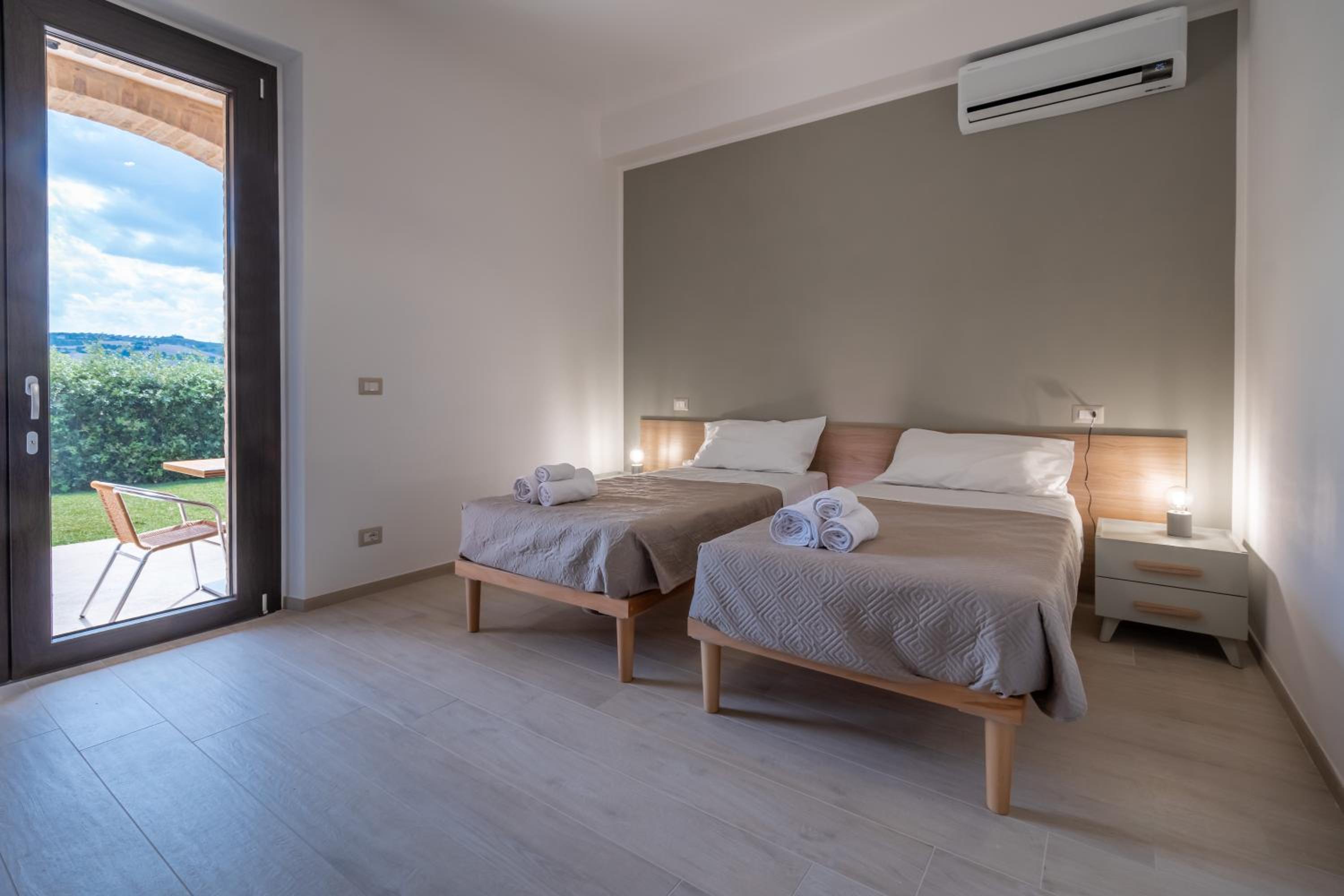 Double or Twin Room with Garden View - Photo 5