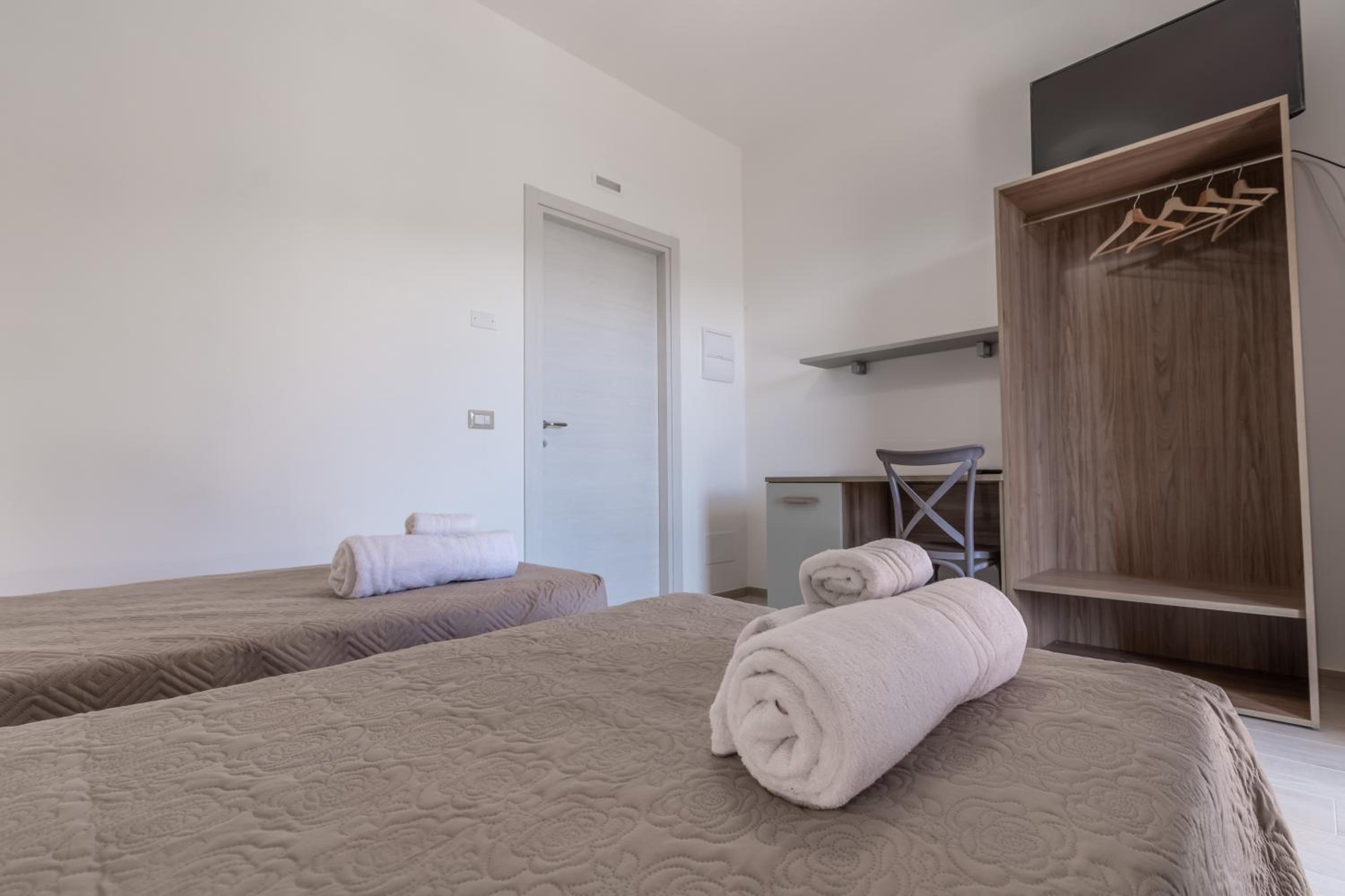Double or Twin Room with Garden View - Photo 1