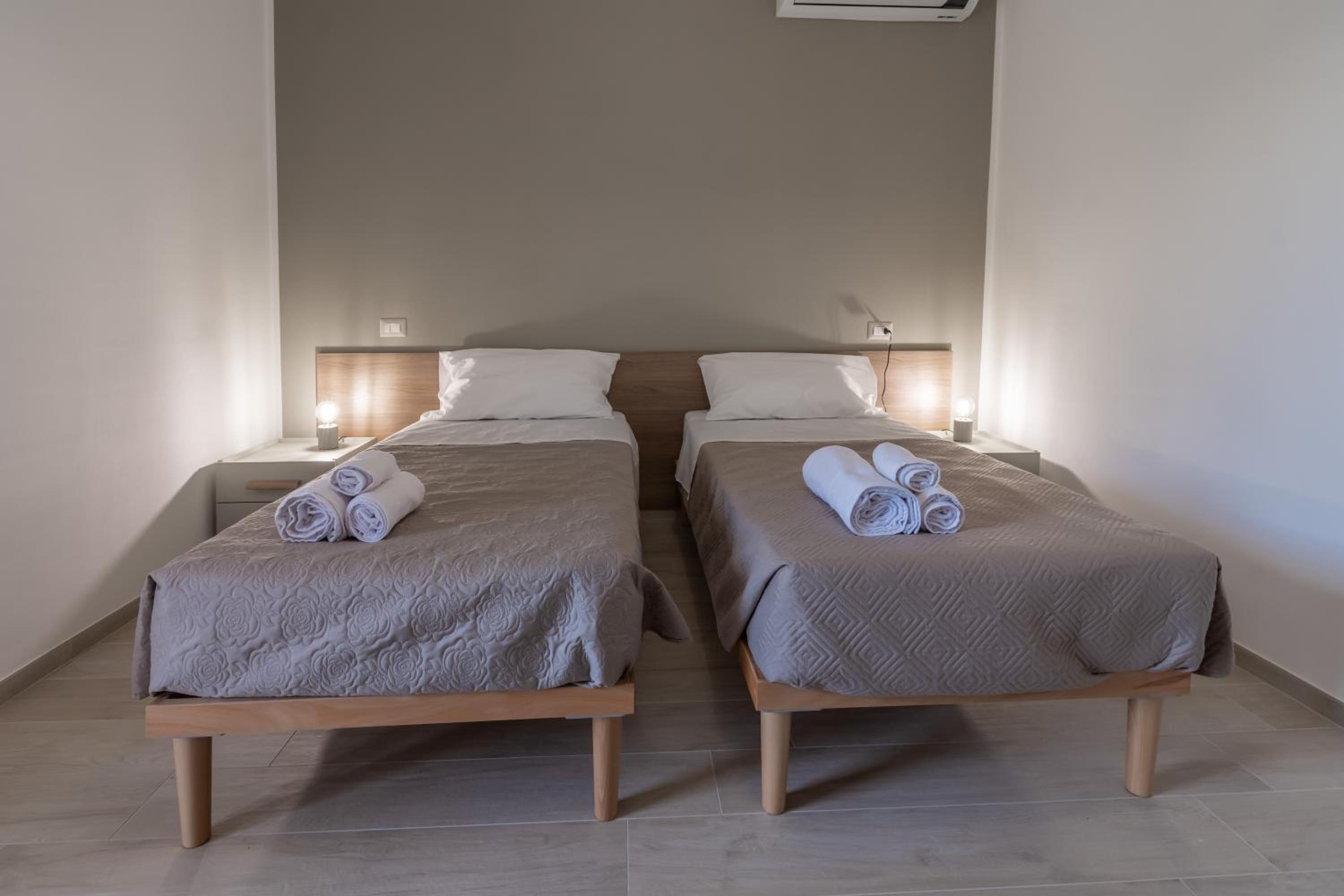 Double or Twin Room with Garden View - Photo 6