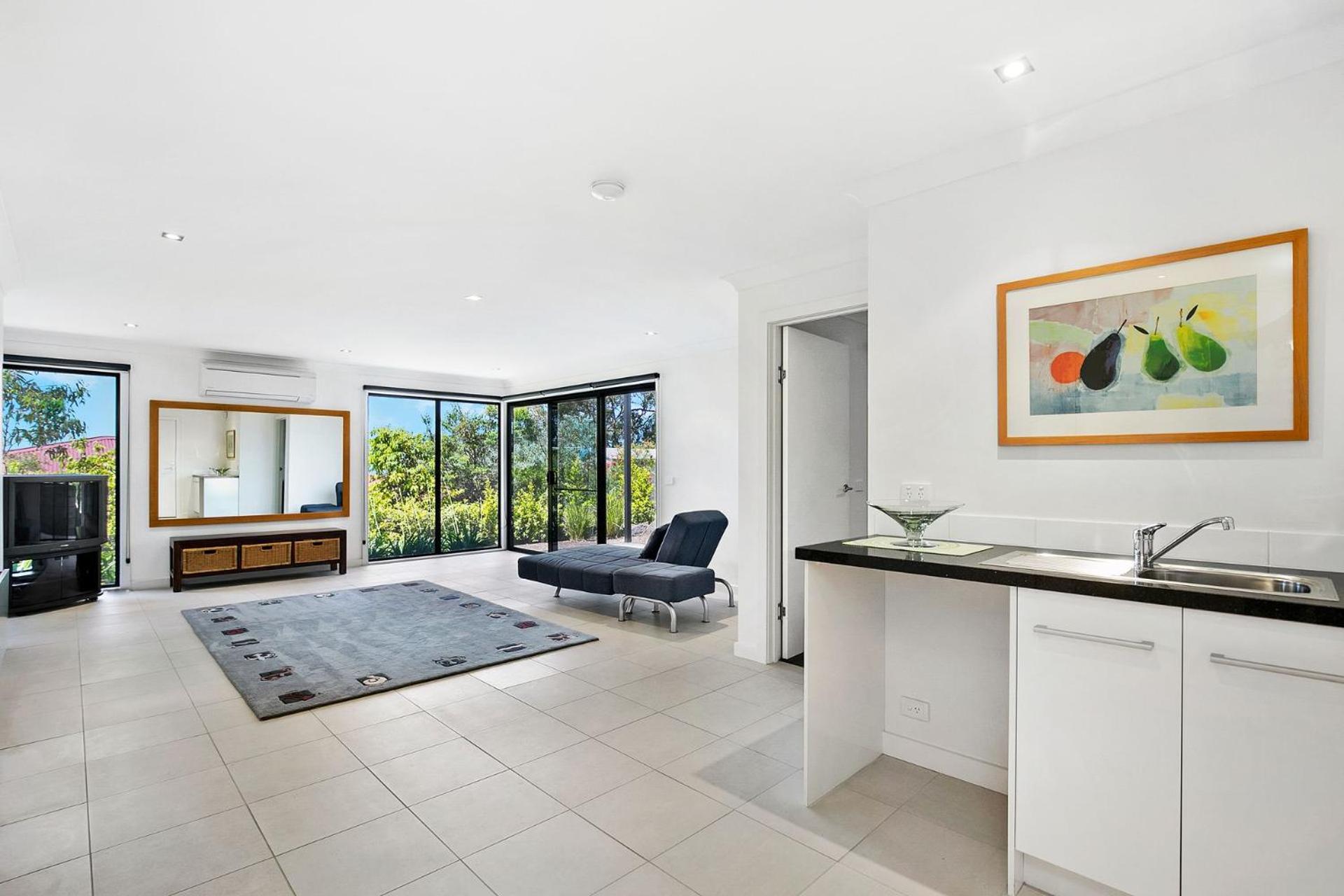 Three-Bedroom House photo 2