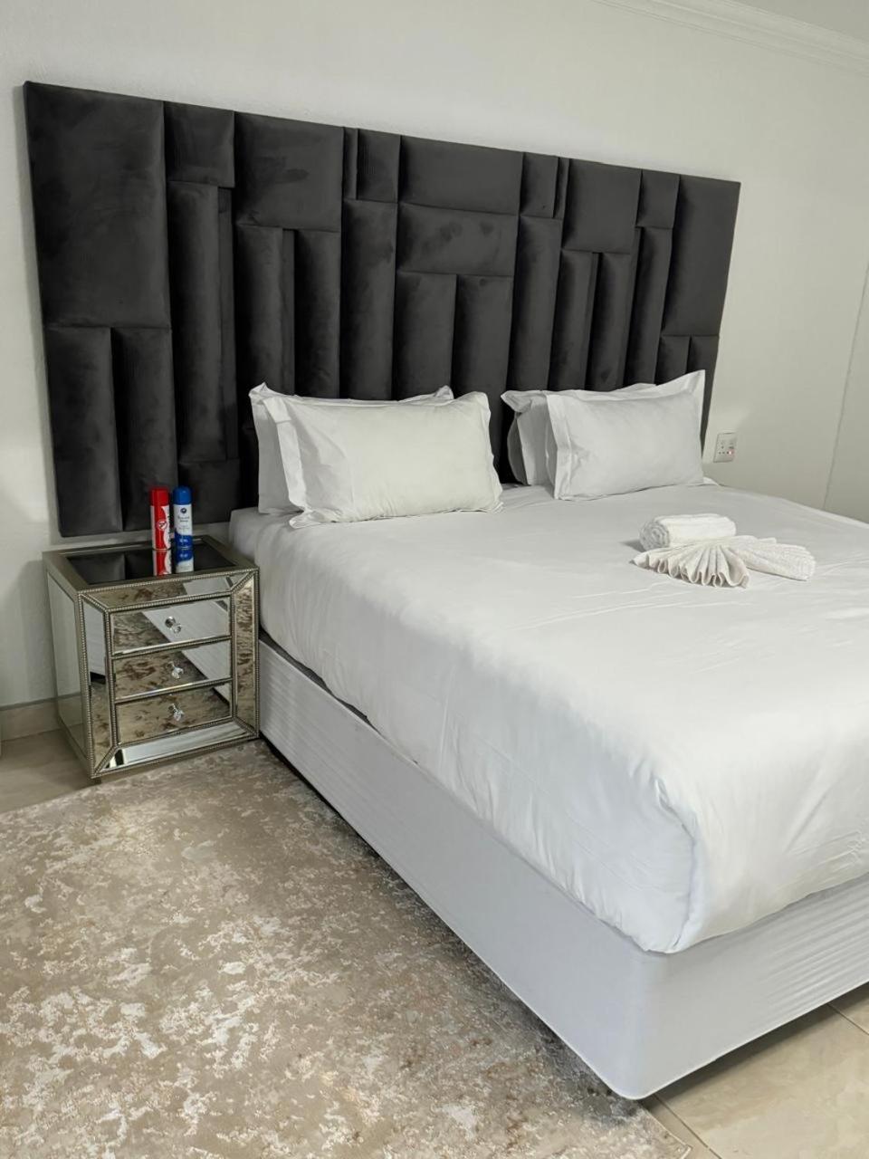 Superior King Suite - Photo 4