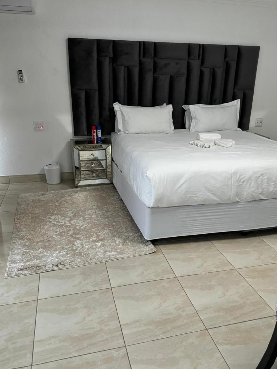 Superior King Suite - Photo 6