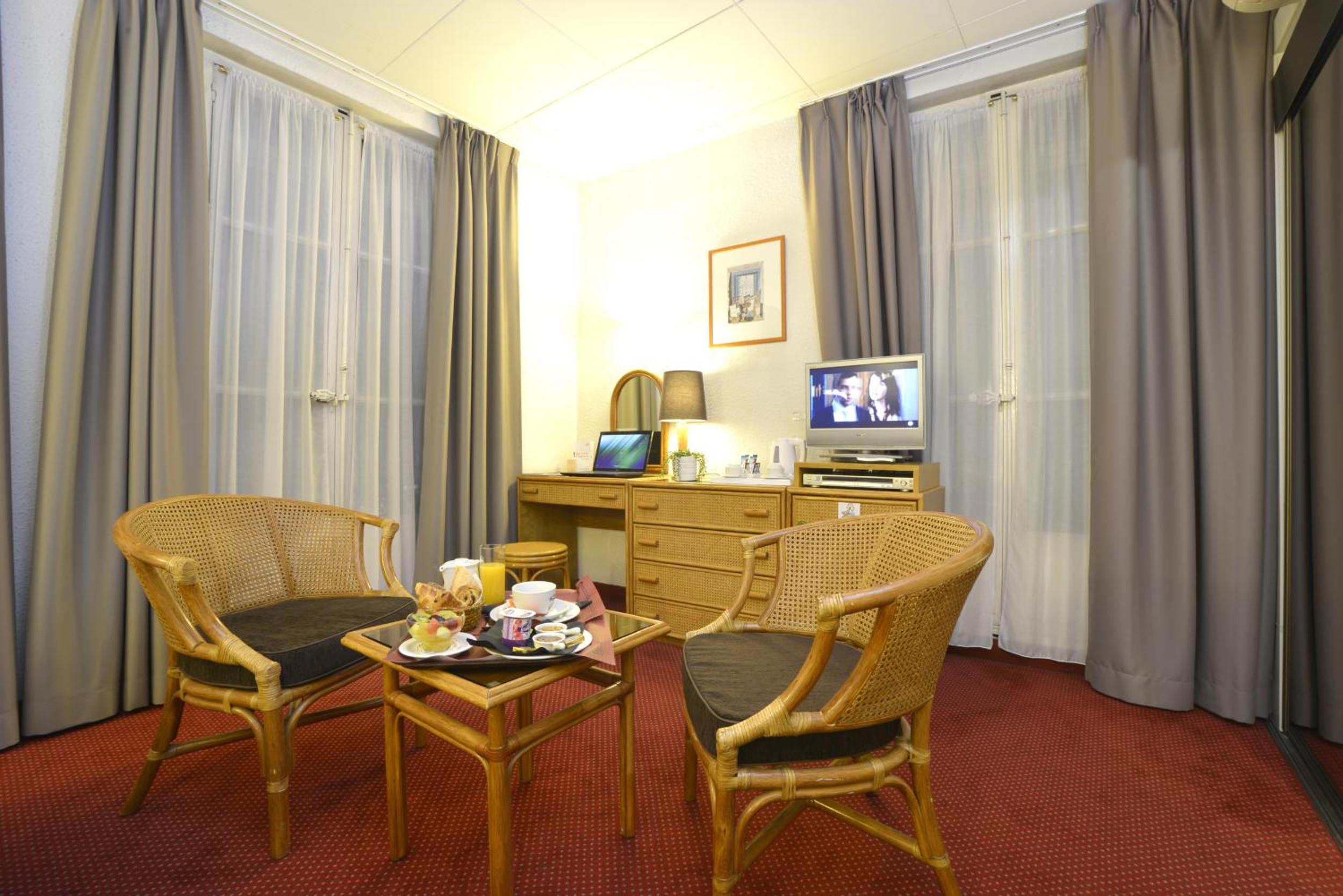 Superior Triple Room photo 3