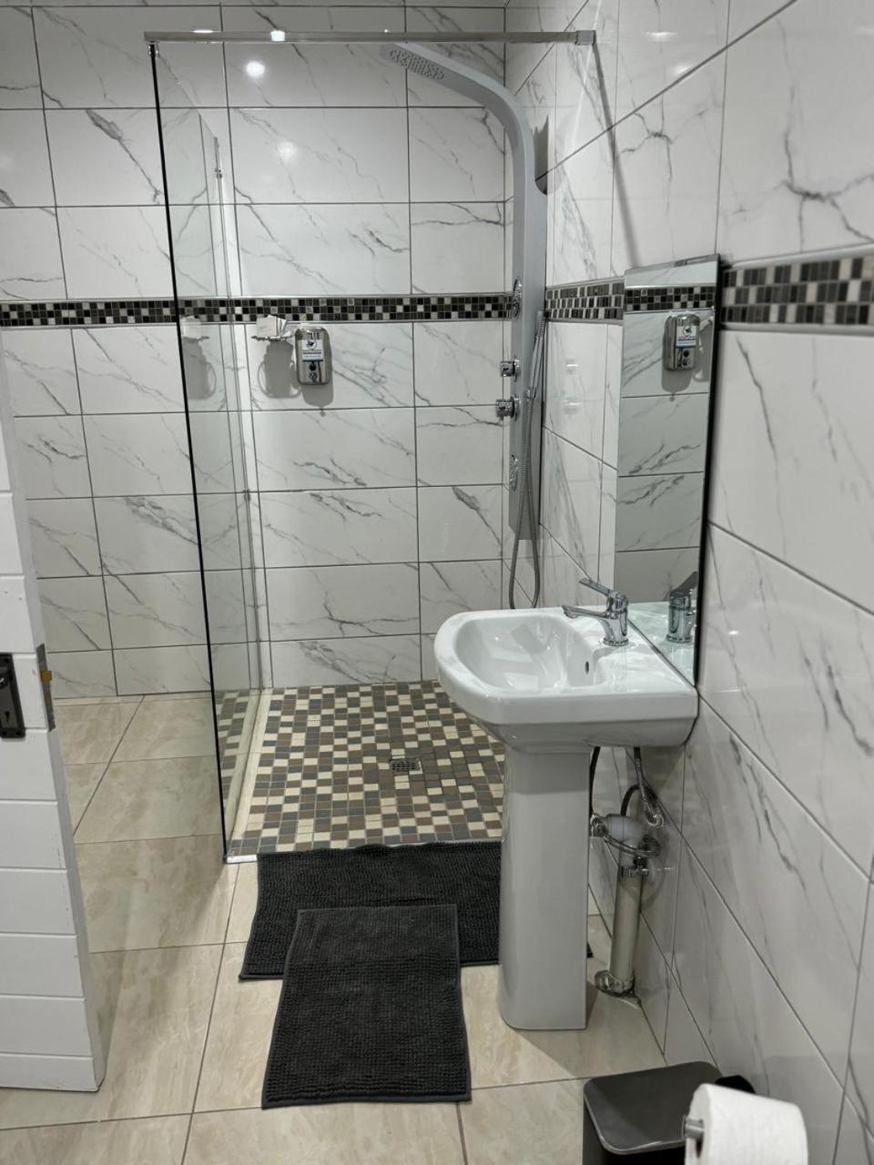 Superior King Suite - Photo 2