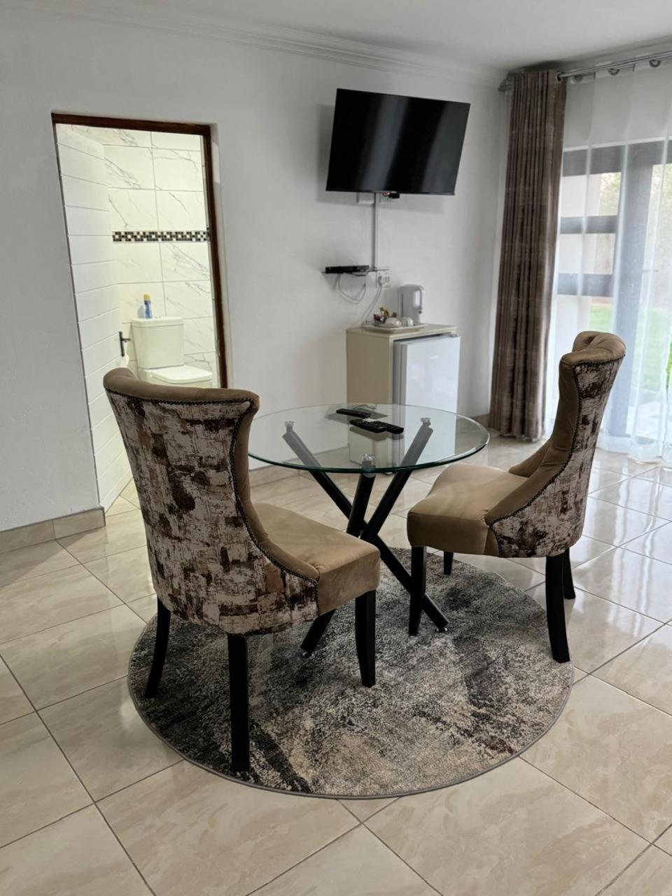 Superior King Suite - Photo 8