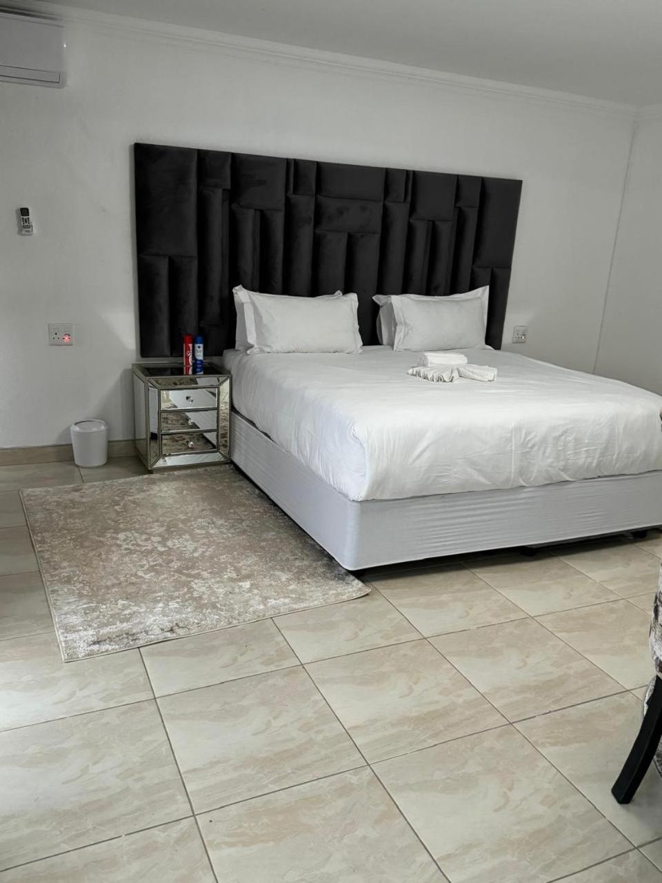 Superior King Suite - Photo 5