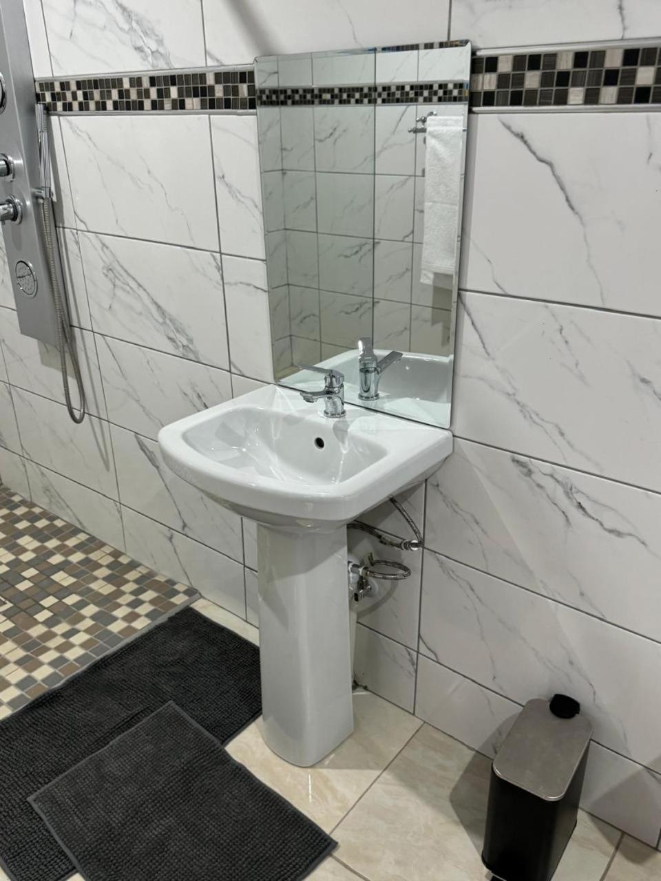 Superior King Suite - Photo 13