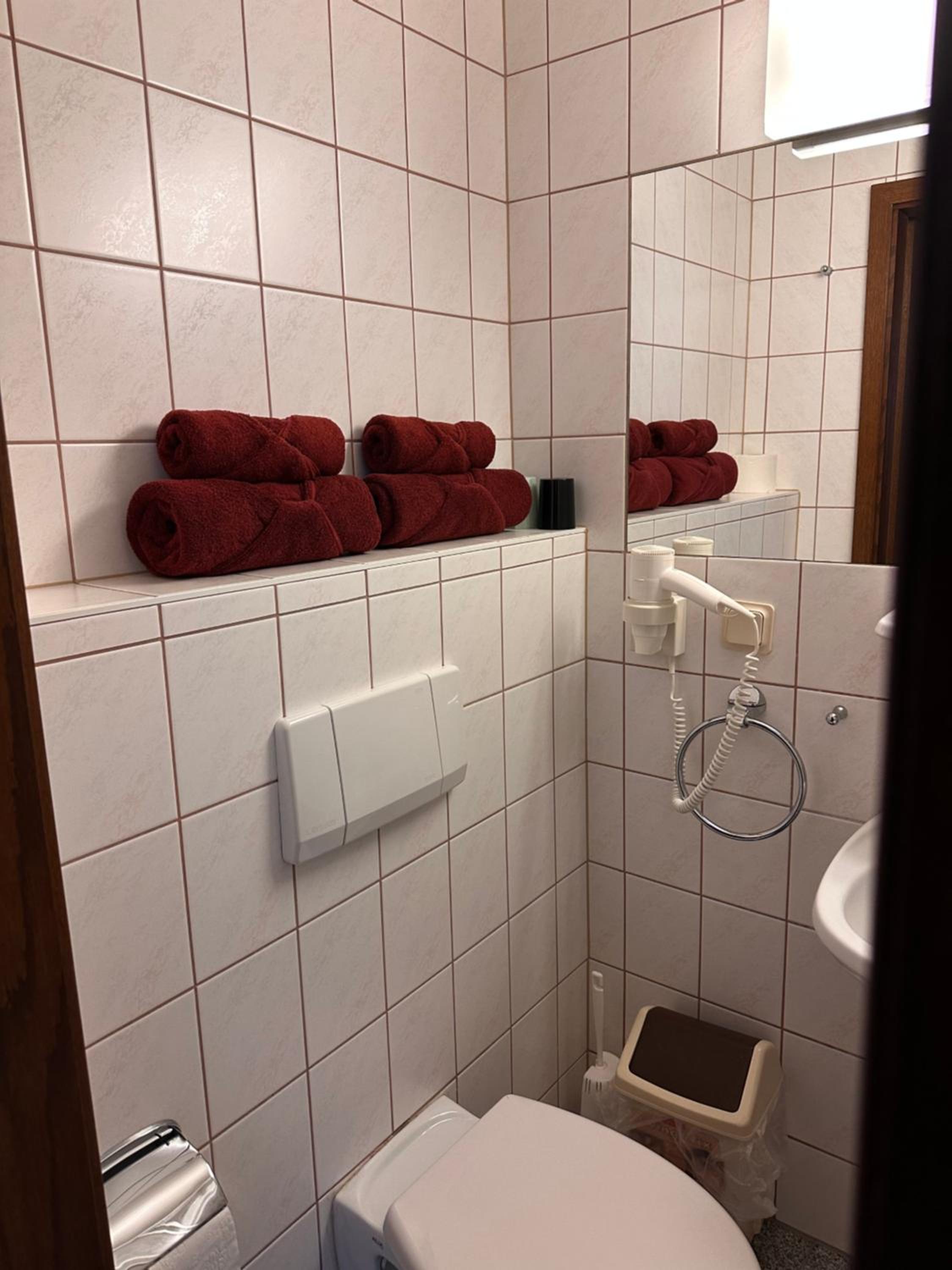 Double or Twin Room with Private Bathroom photo 3