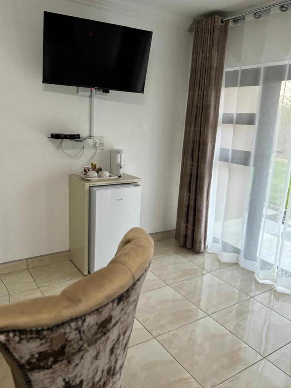 Superior King Suite - Photo 12