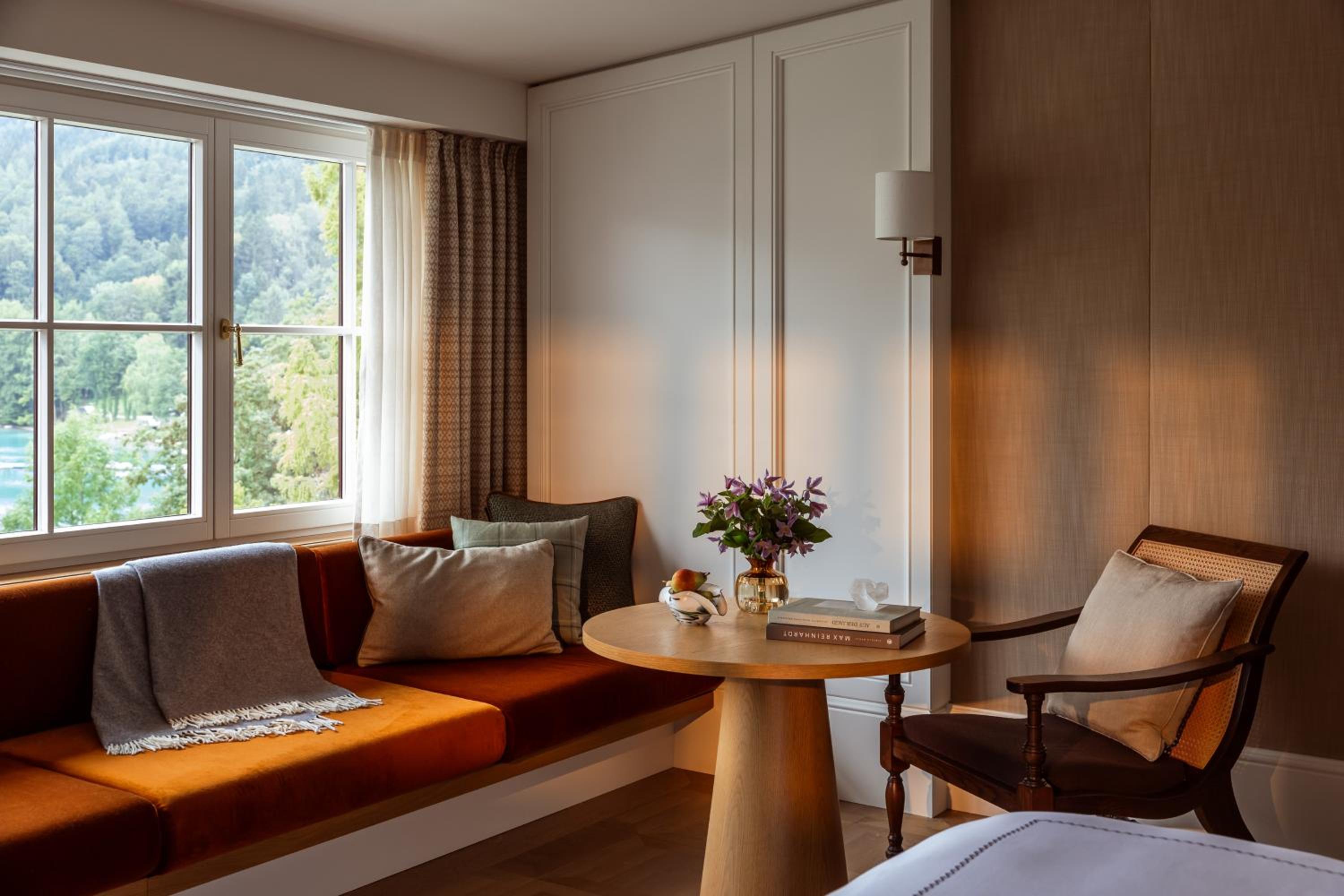 Grand Premier Lakeview Room - Photo 4