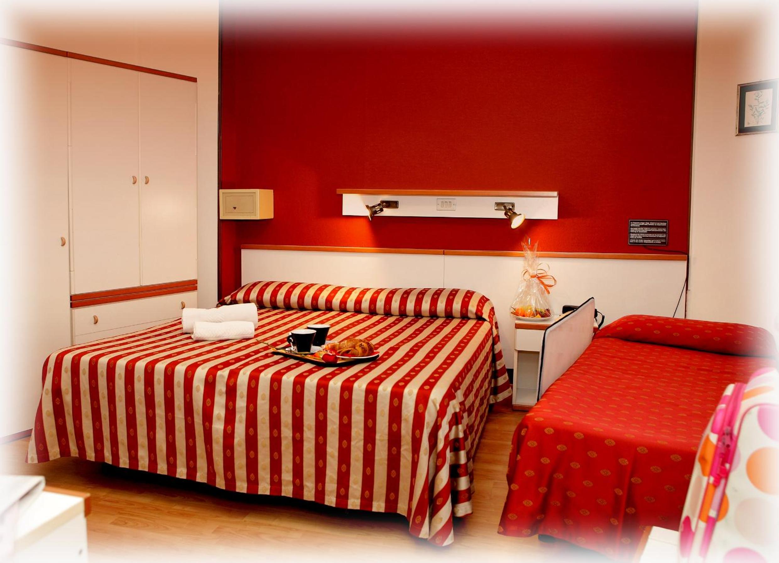 Triple Room - Photo 11