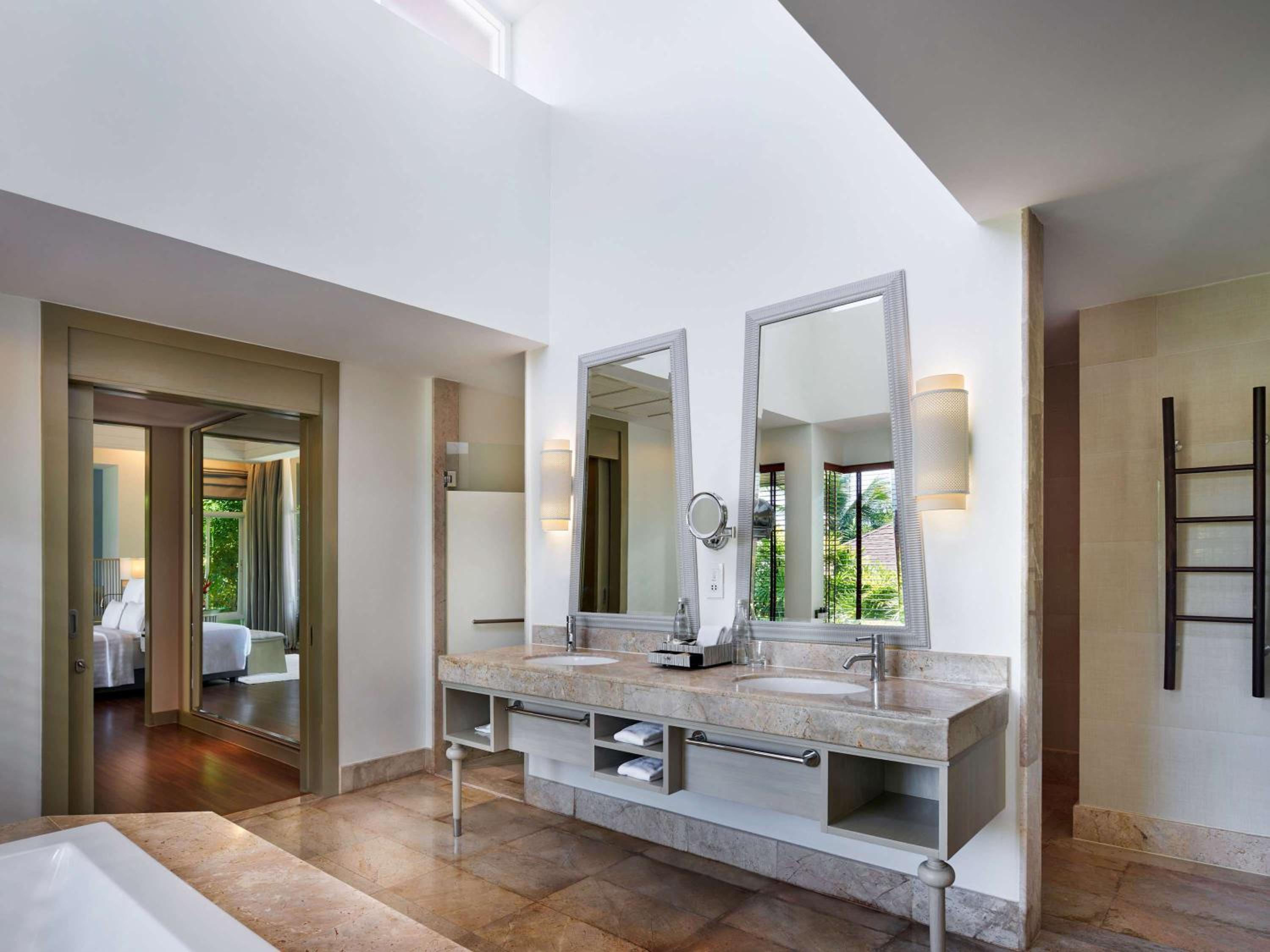 Pool Villa Sea View, 1 King Bed, Island’s Most Stunning Sunrise - Photo 5