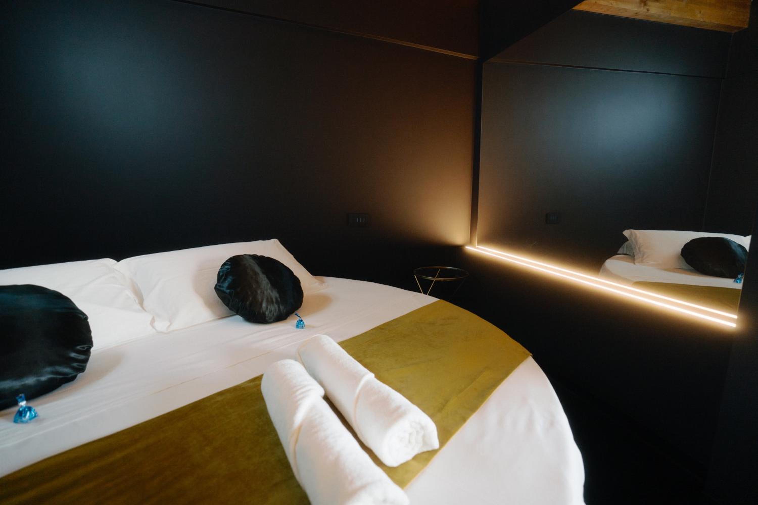 Double Room with Spa Bath photo 3