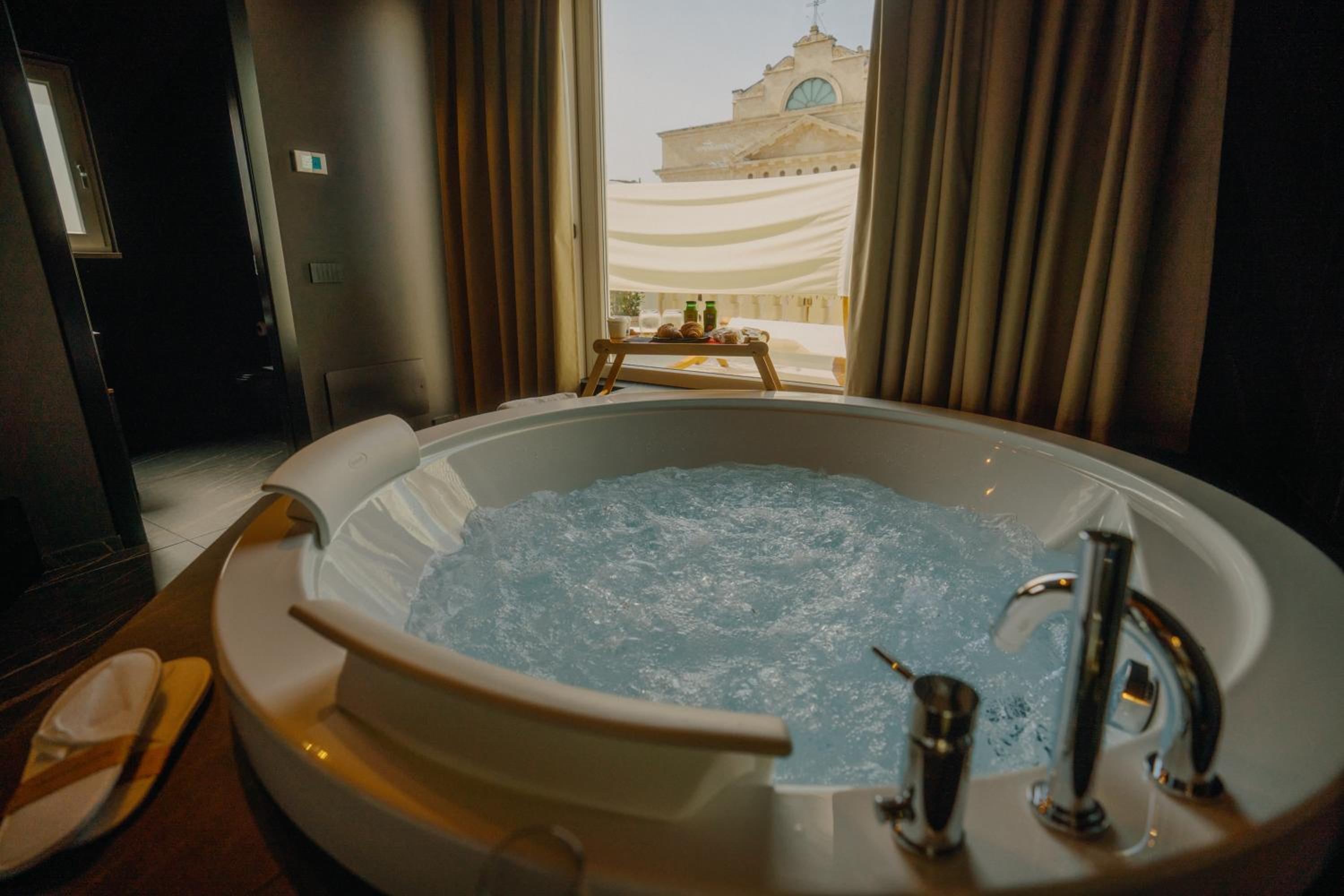 Double Room with Spa Bath photo 3