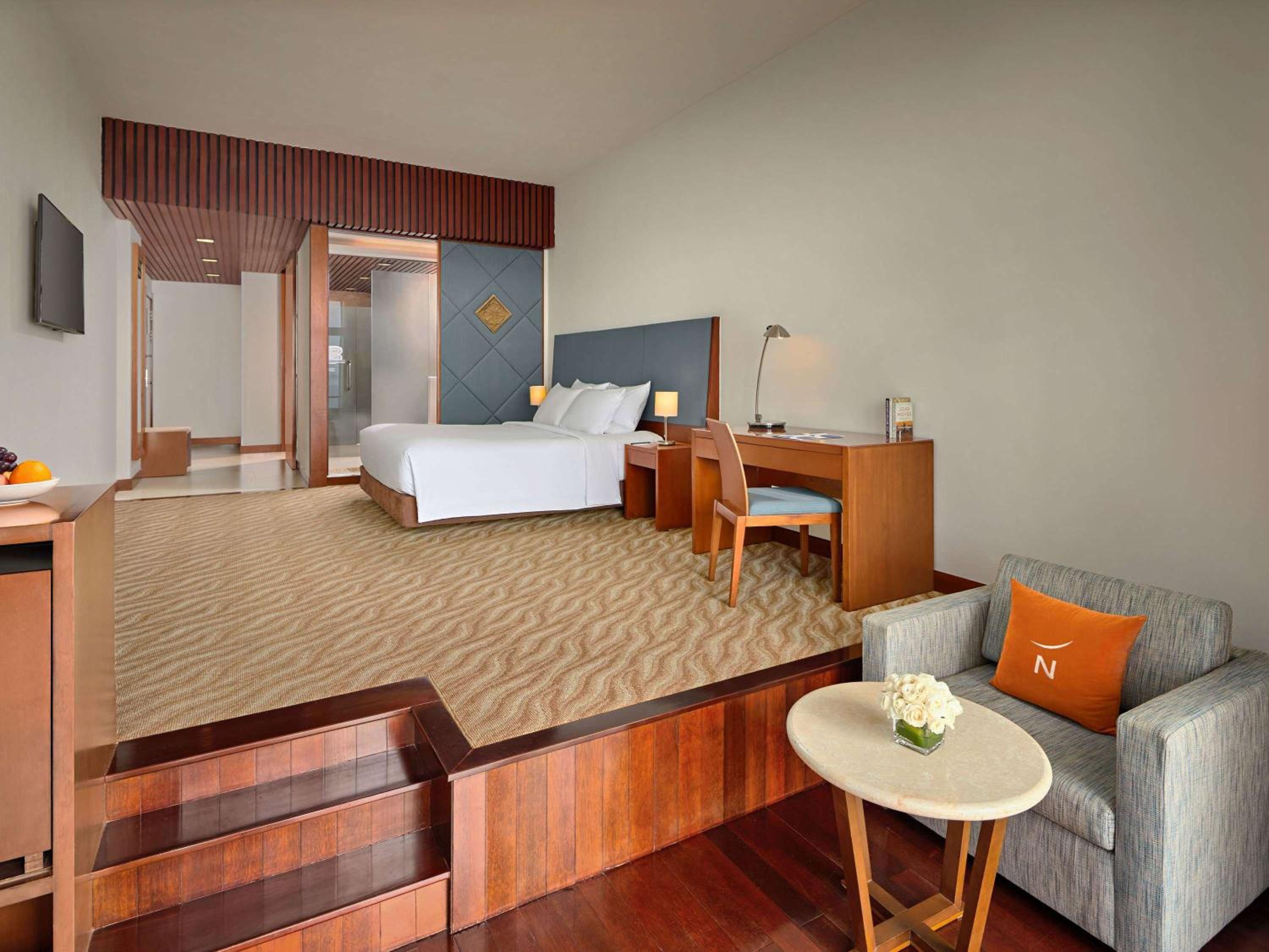 Deluxe King Room - Photo 16