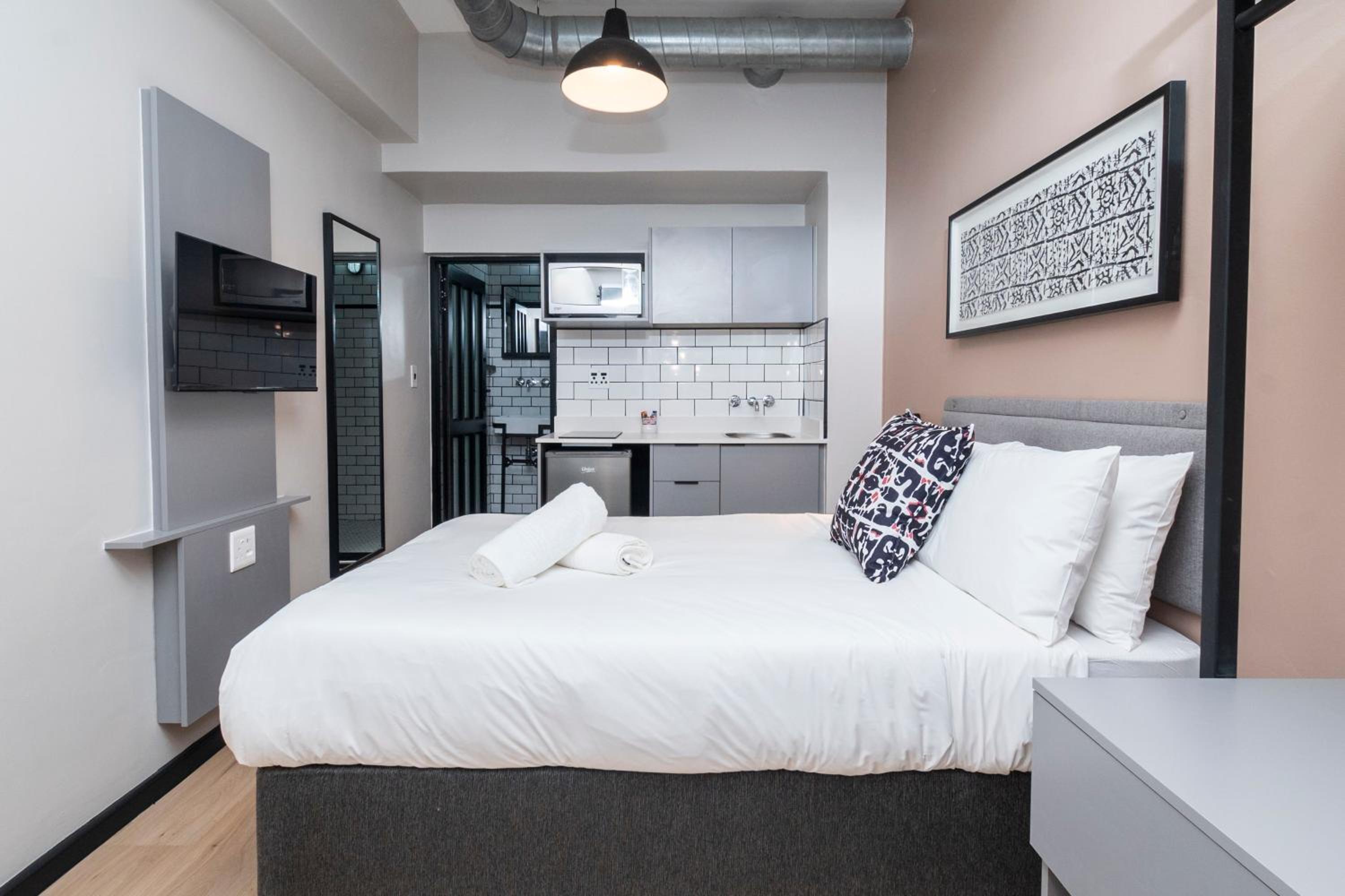 Budget Double Room - Photo 4
