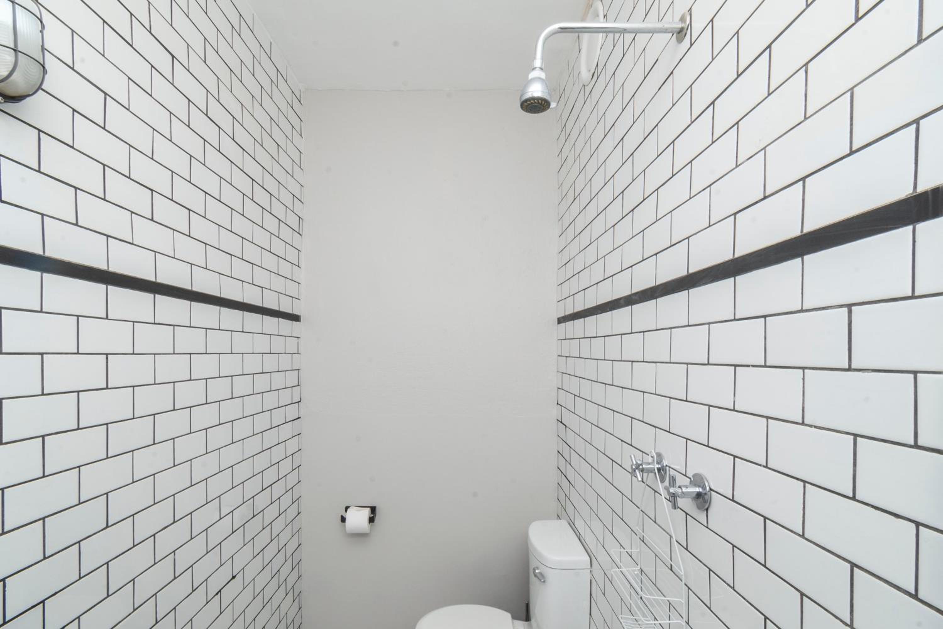 Budget Double Room - Photo 6