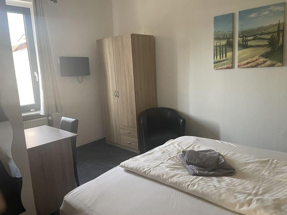 Standard Double Room - Photo 6