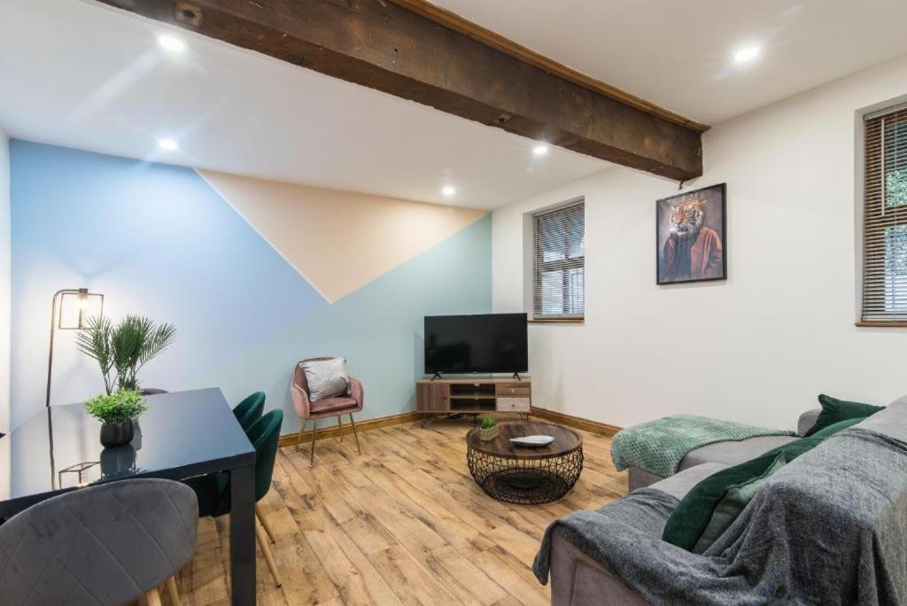 Three-Bedroom Apartment photo 1