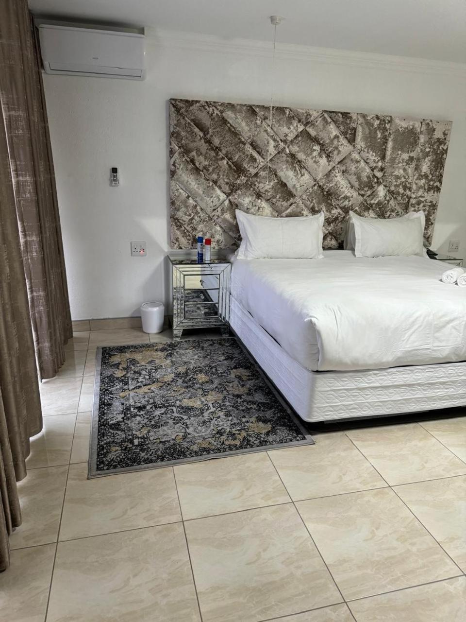 Superior King Room - Photo 8