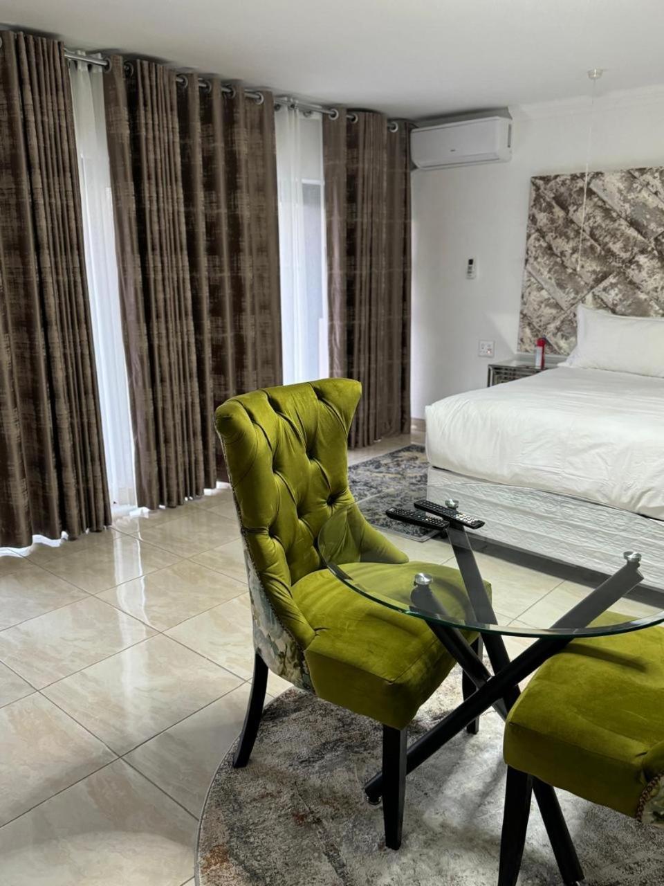 Superior King Room - Photo 3