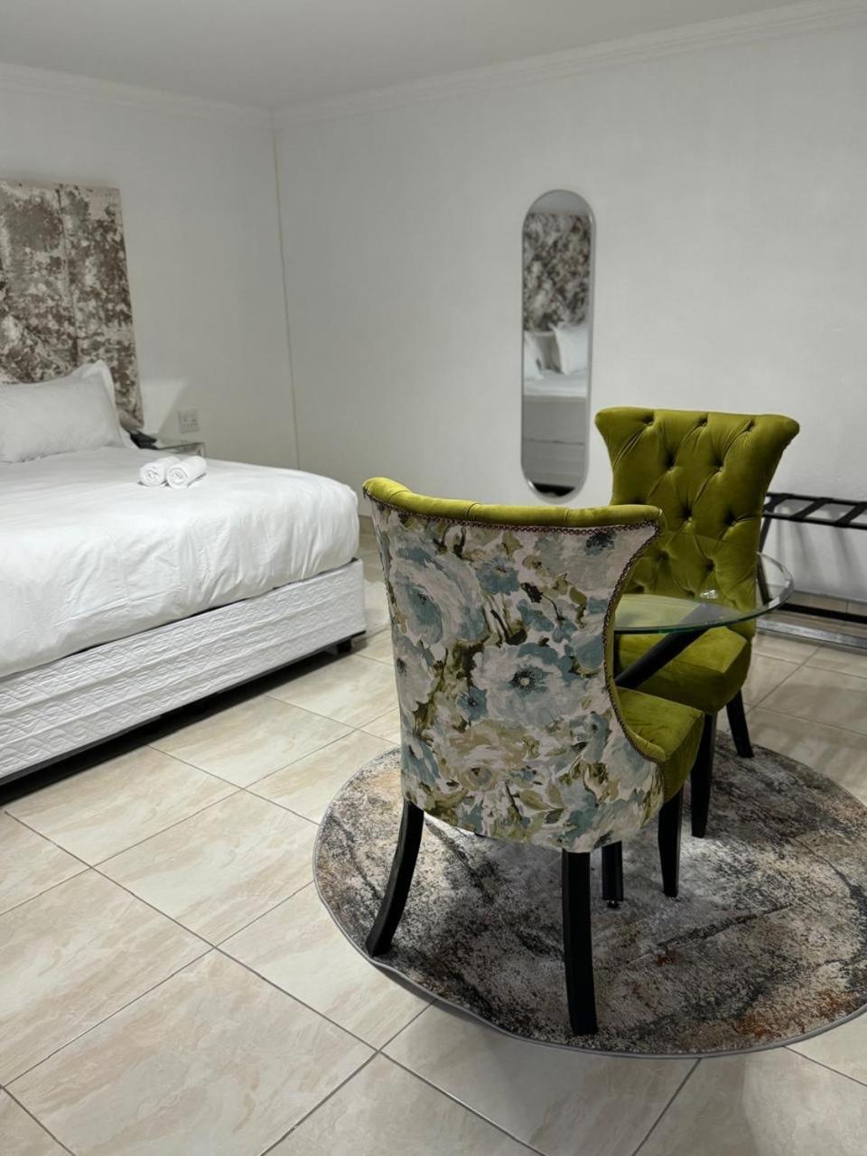 Superior King Room - Photo 5