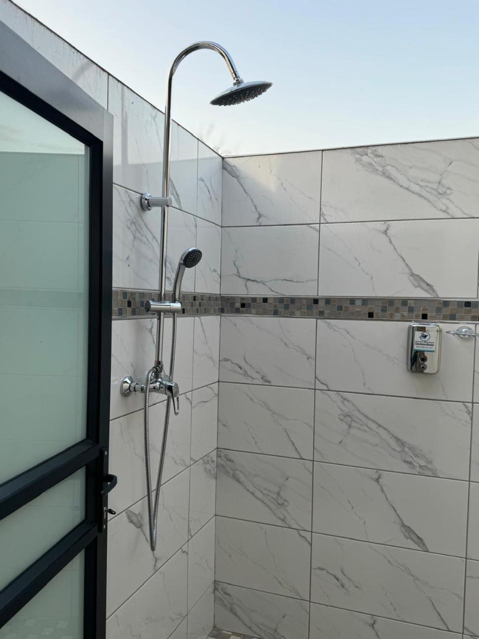 Superior King Room - Photo 12