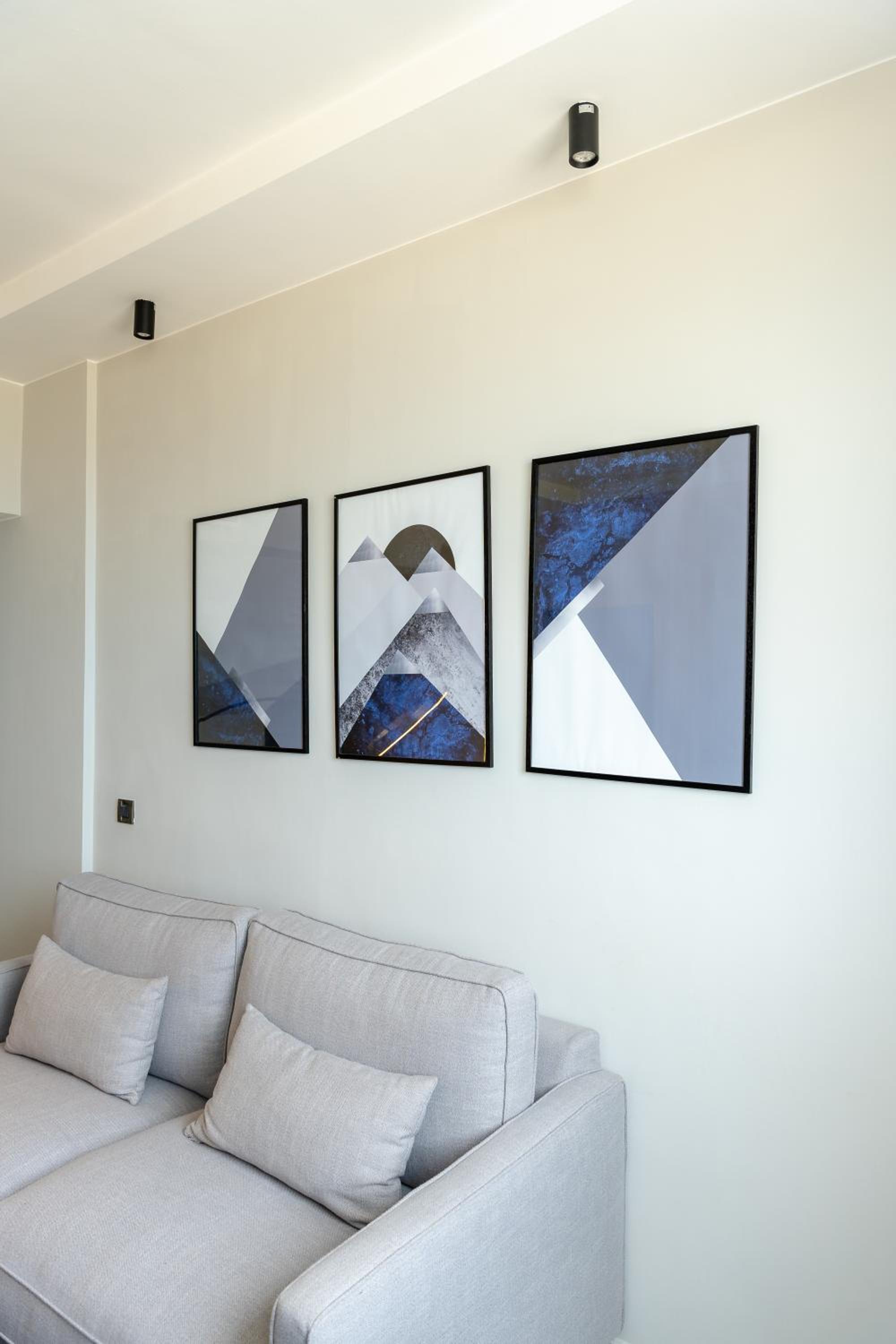 Family Duplex Suite , One Bedroom - Photo 4