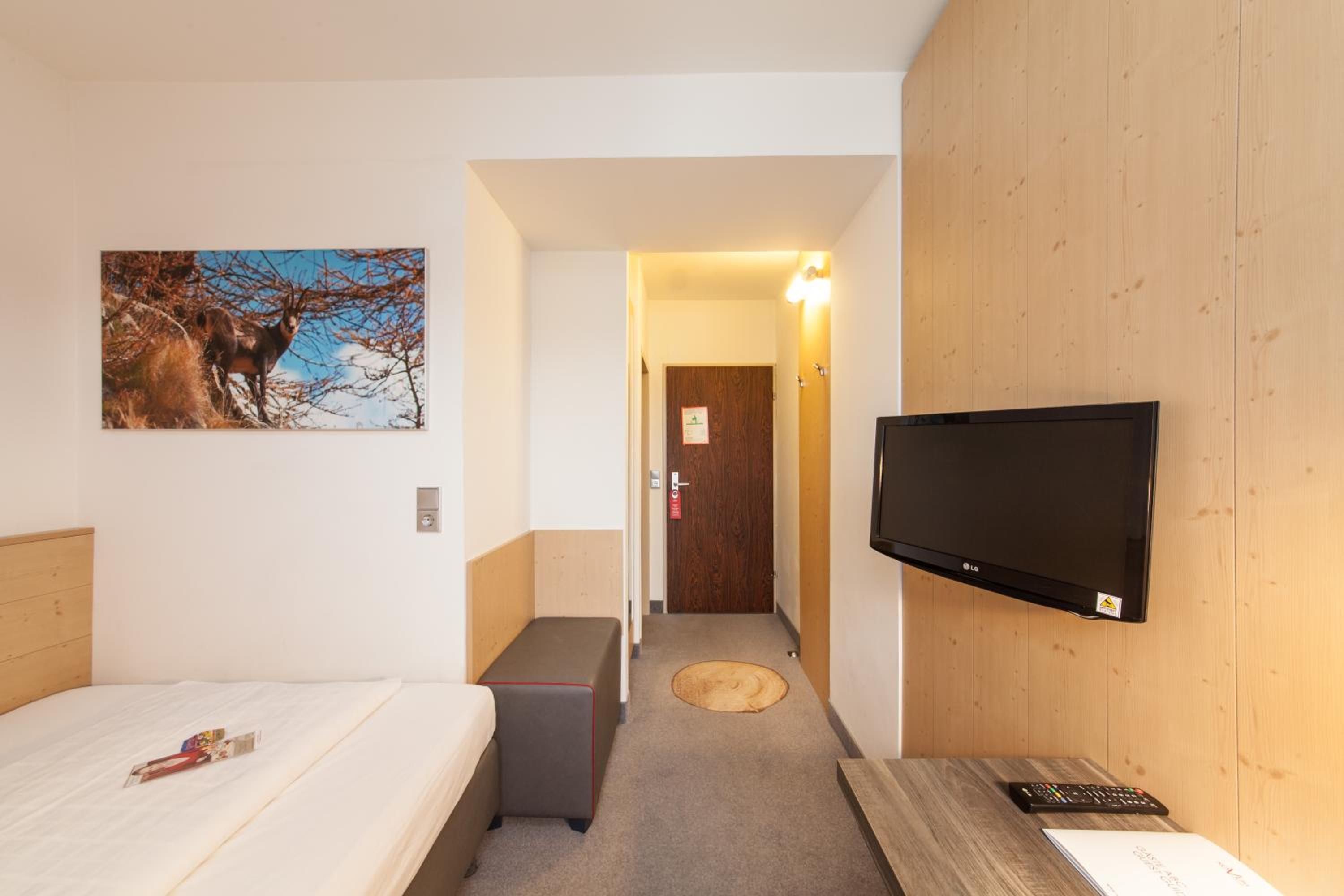 Standard Queen Room photo 3