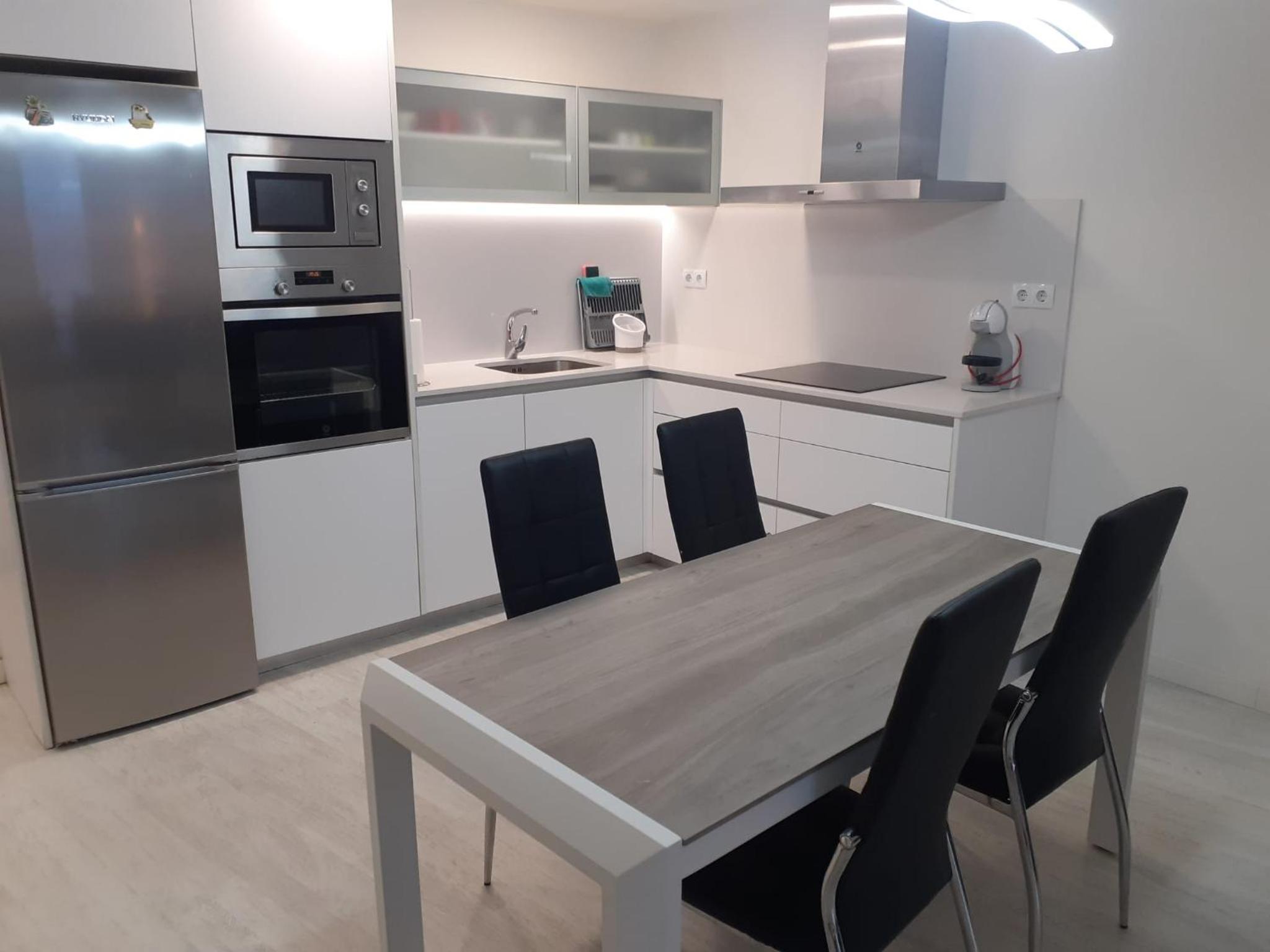 Apartamento de dos habitaciones con terraza y vista al mar