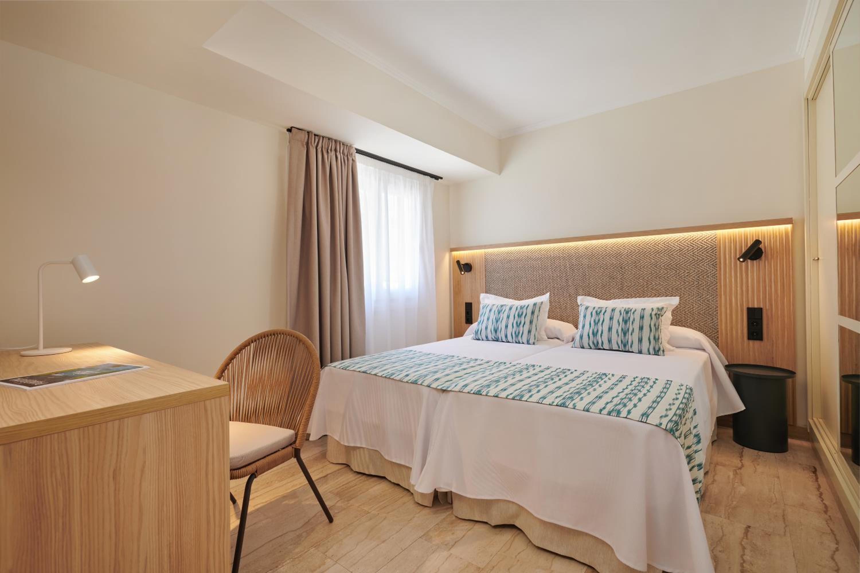 One-Bedroom Apartment (2 Adults + 2 Children) photo 2