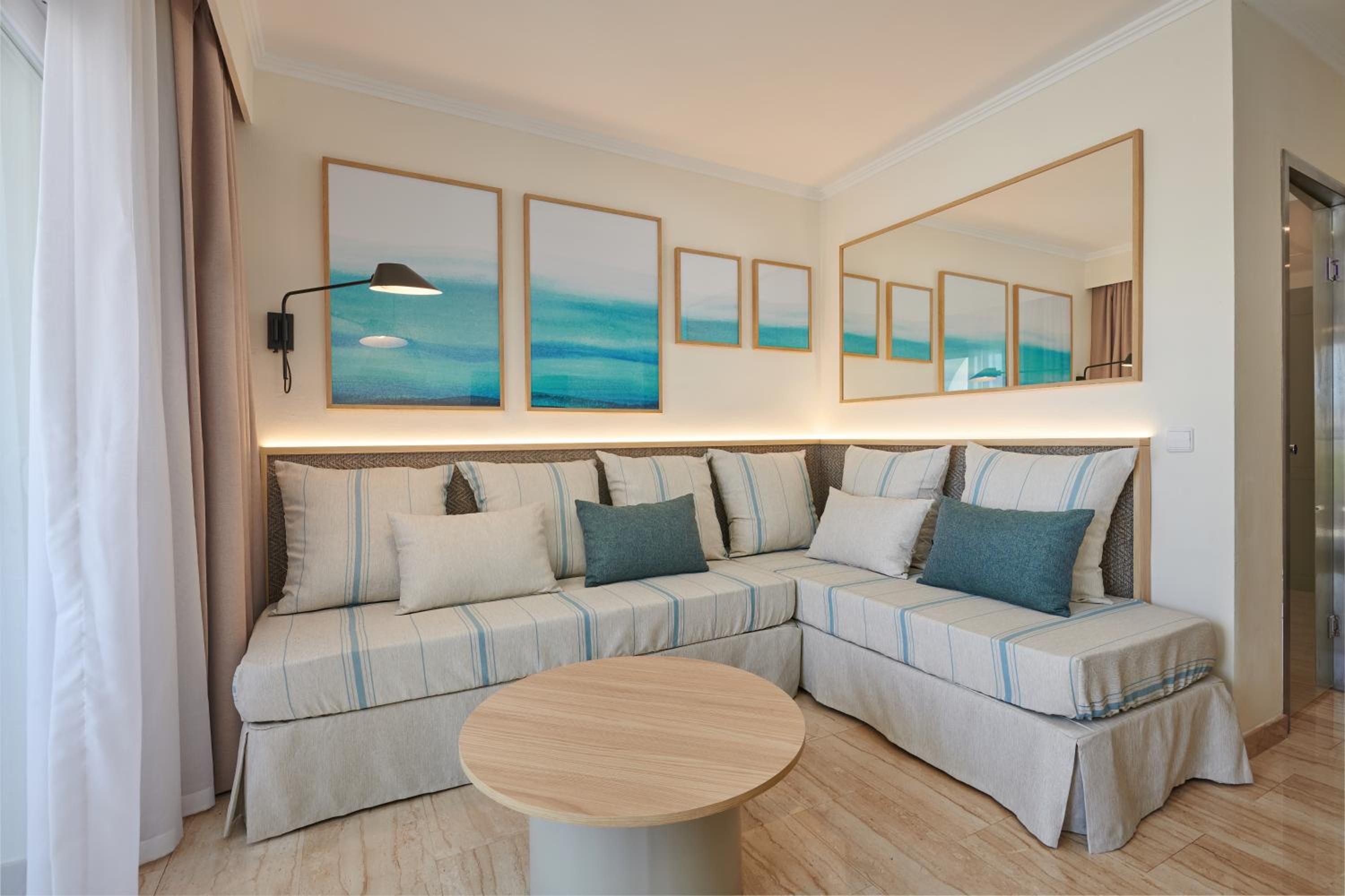 Two-Bedroom Apartment (2 Adults + 2 Children) - Photo 3