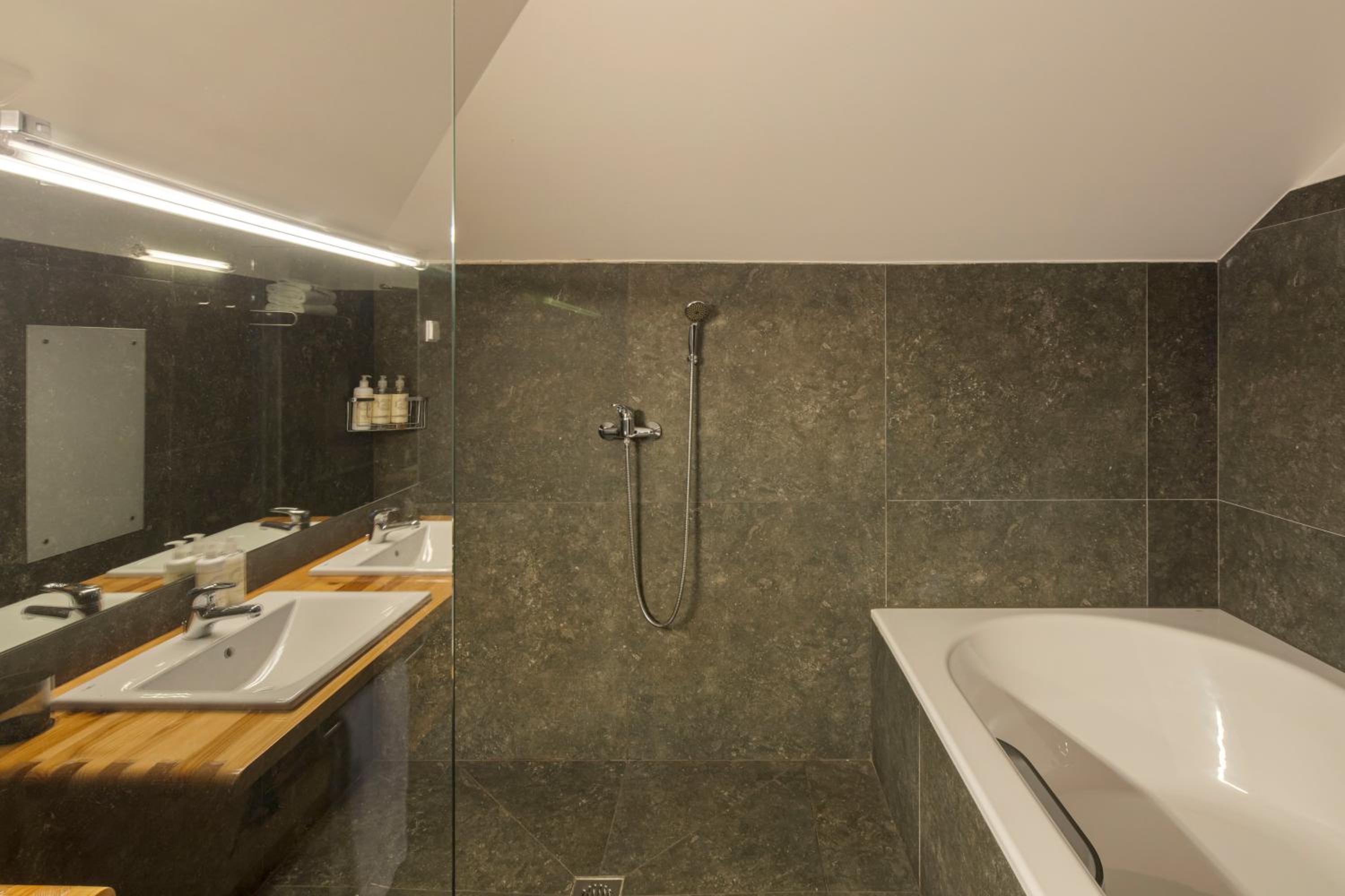 Deluxe Apartment - Photo 9