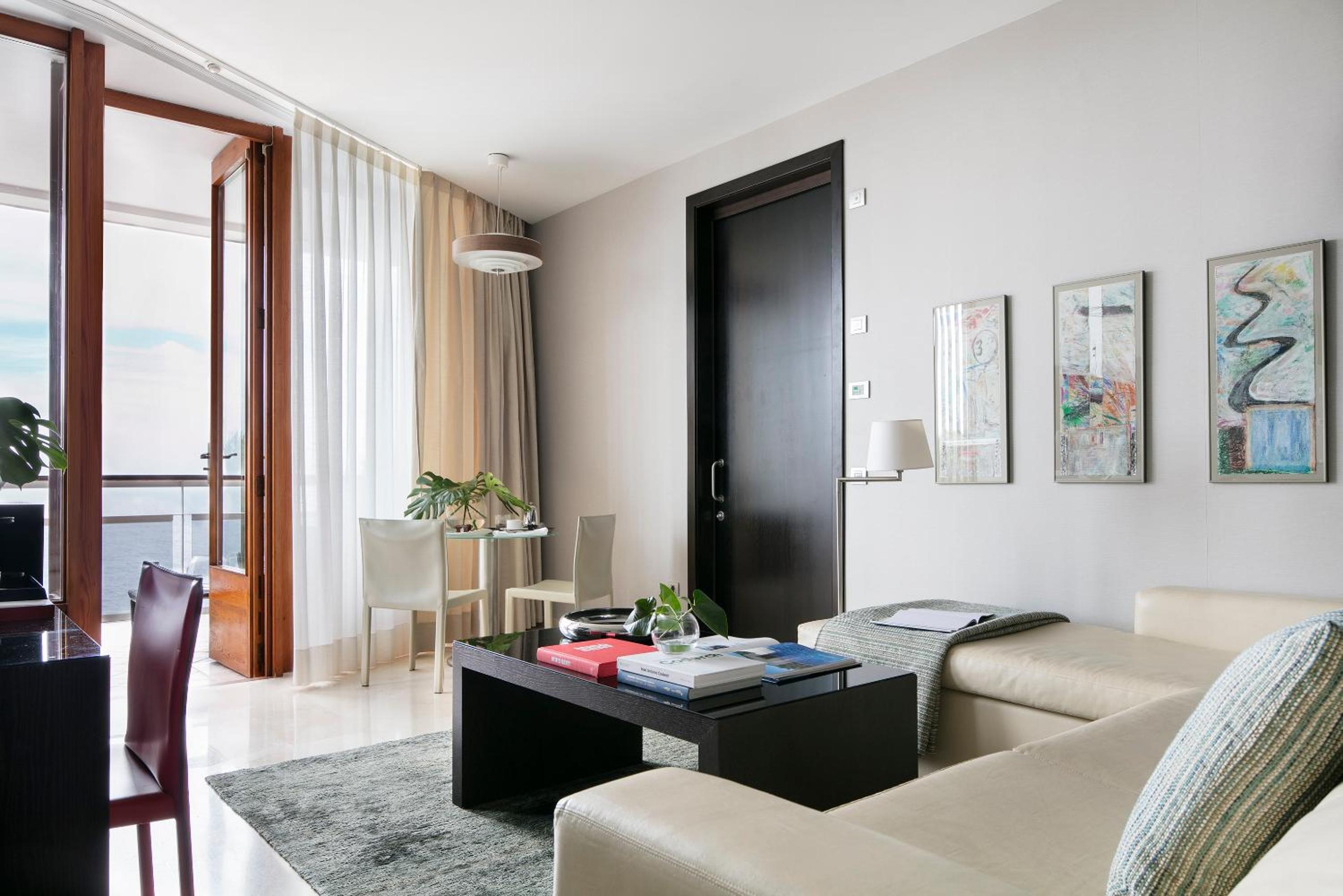Grand Suite with Sea View thumbnail 6