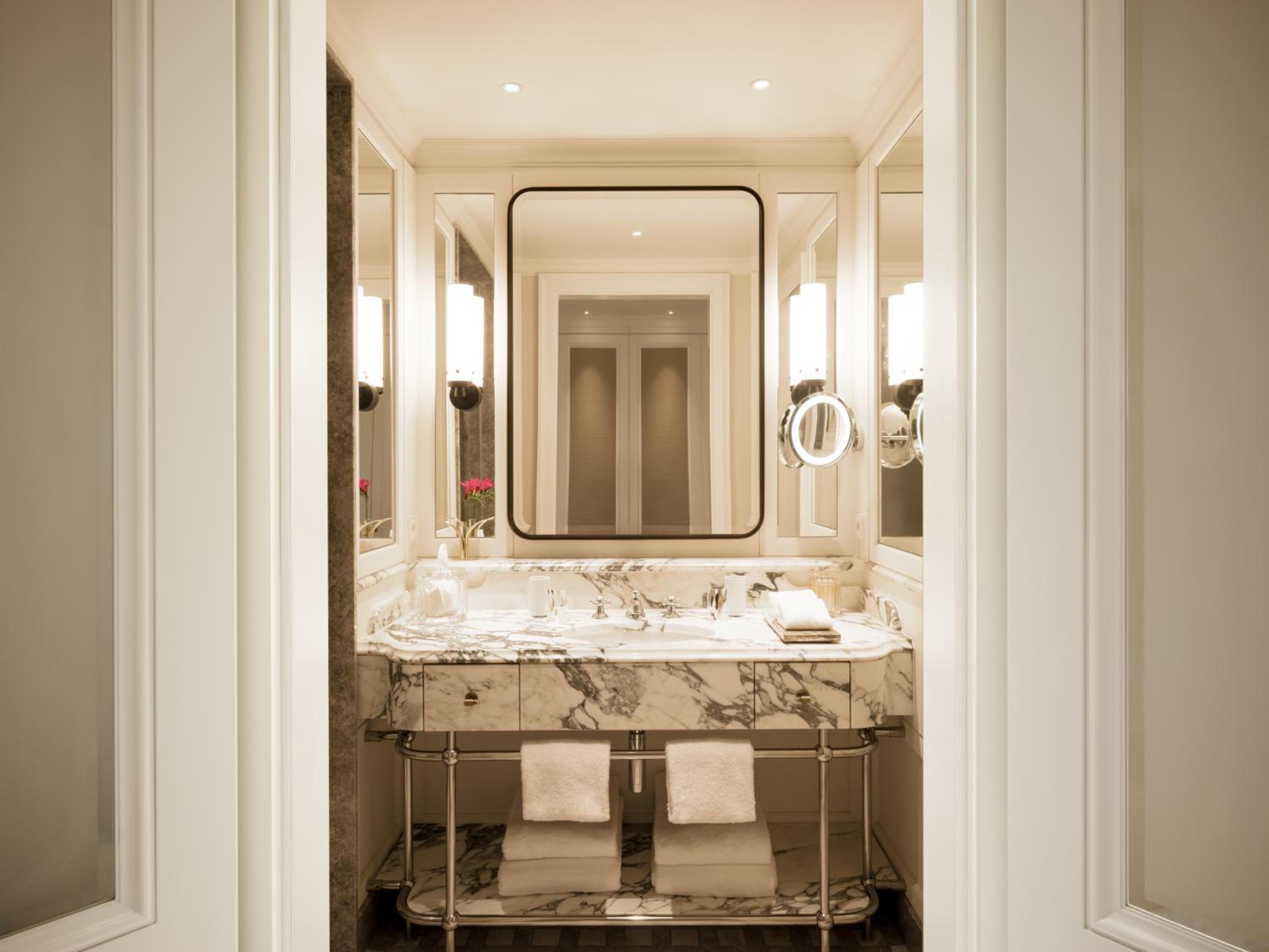 Deluxe Room - Photo 4