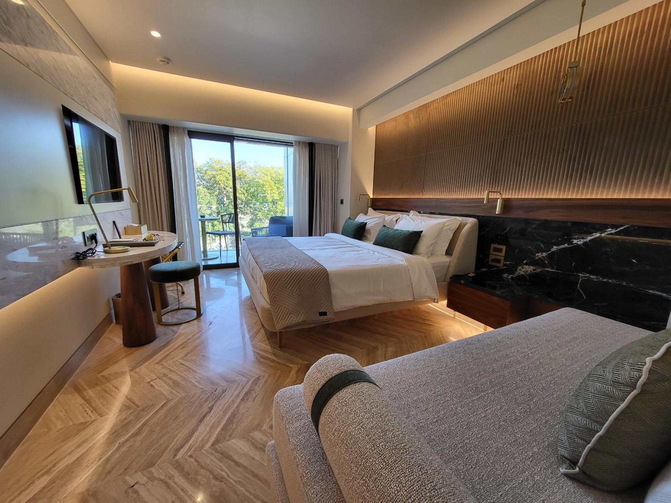 Executive Room with Balcony & Temple View photo 2