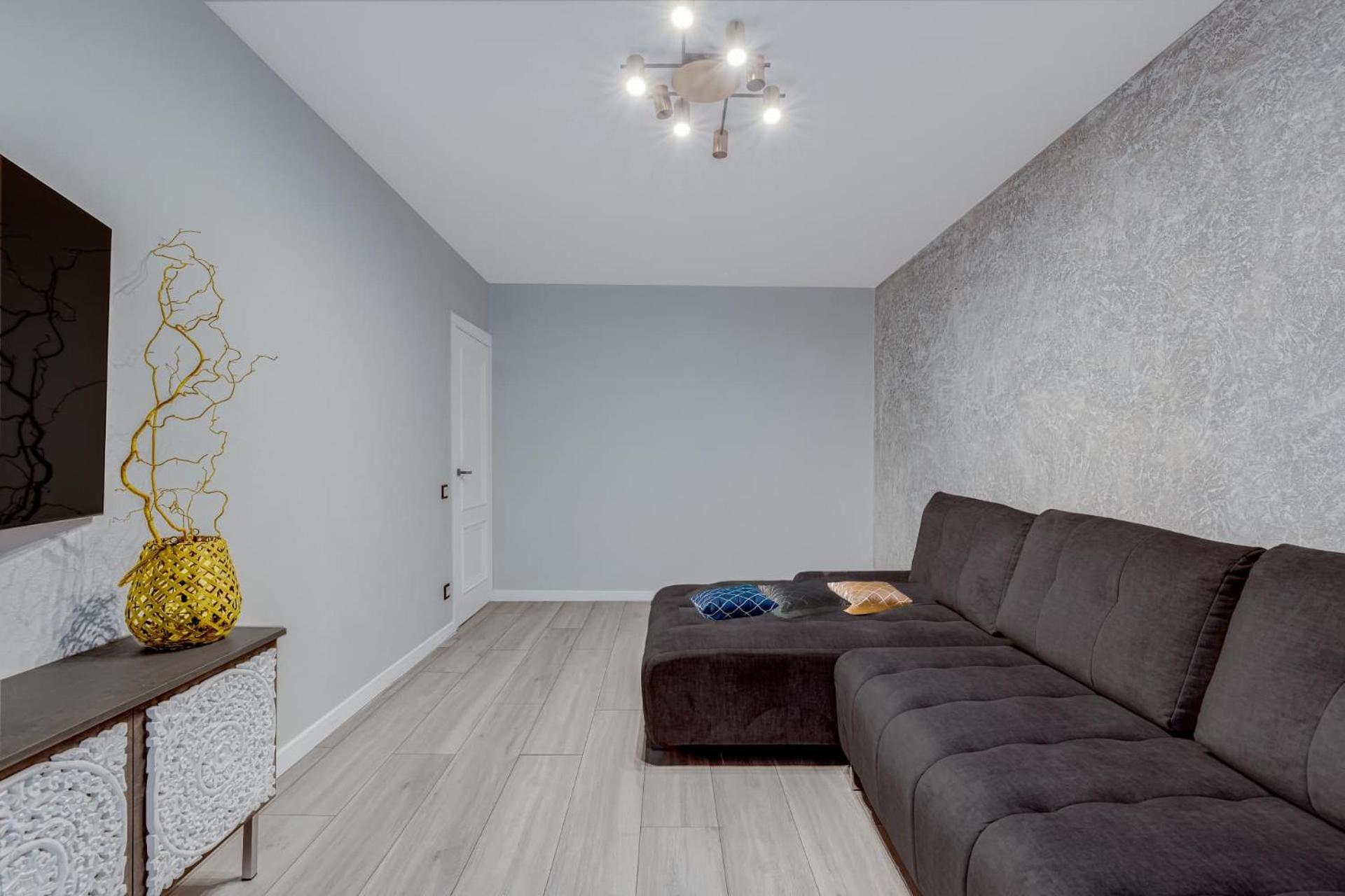 Apartment with Balcony - Photo 12