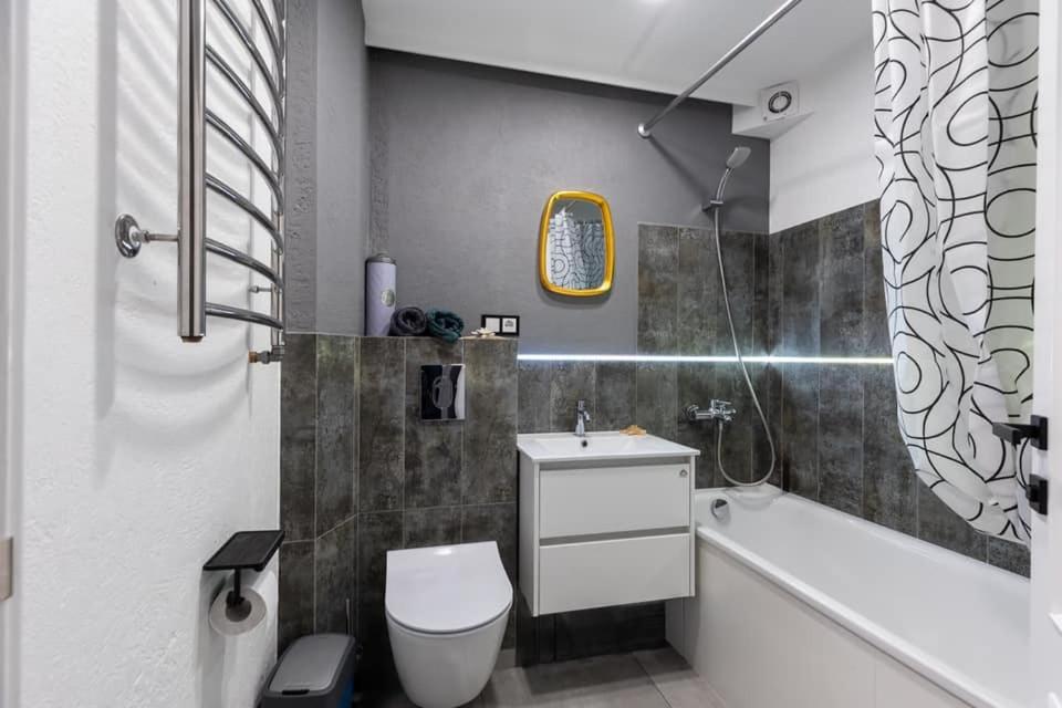 Apartment with Balcony - Photo 15