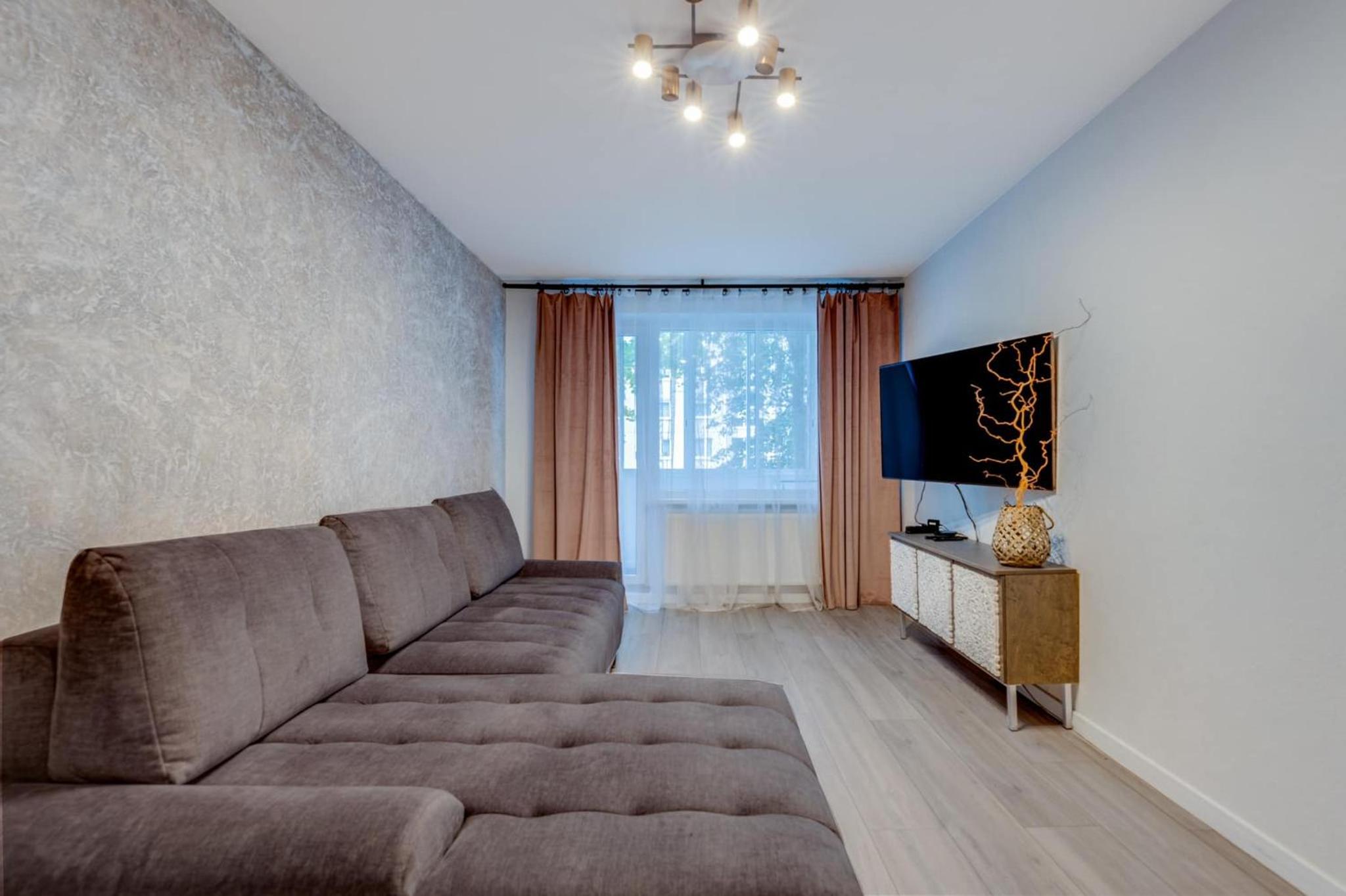 Apartment with Balcony - Photo 16