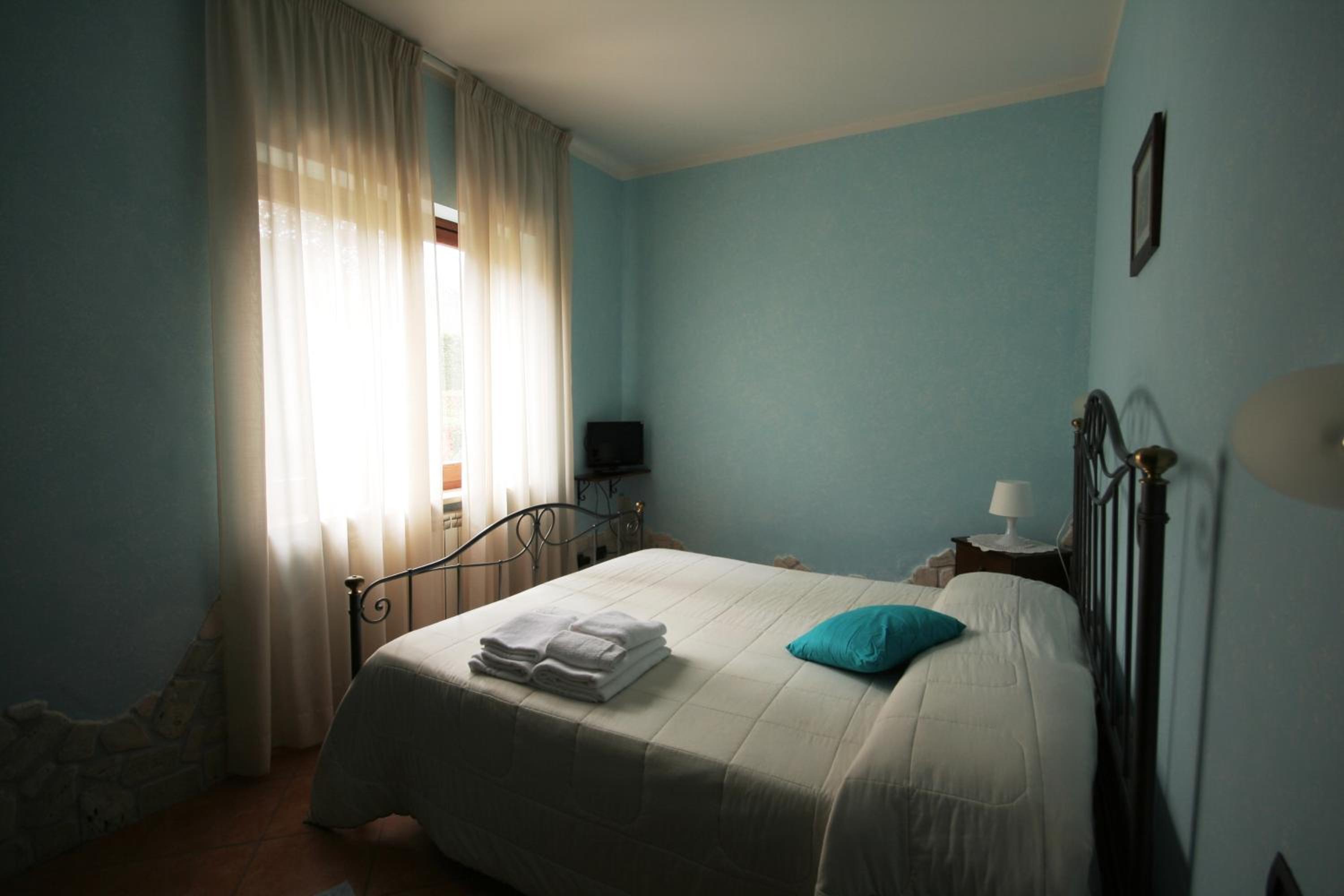 One-Bedroom Apartment - Photo 6